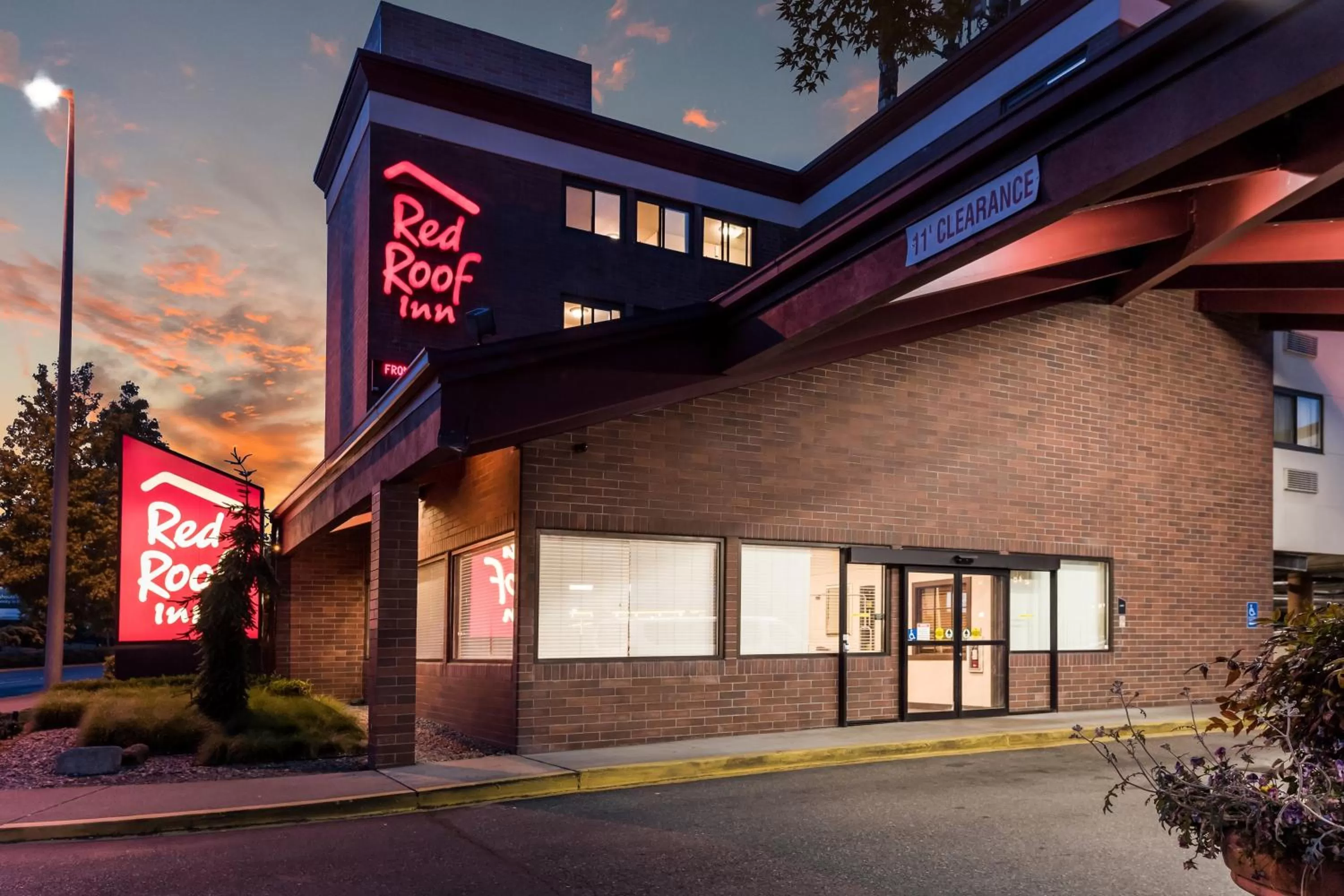 Property building in Red Roof Inn Seattle Airport - SEATAC