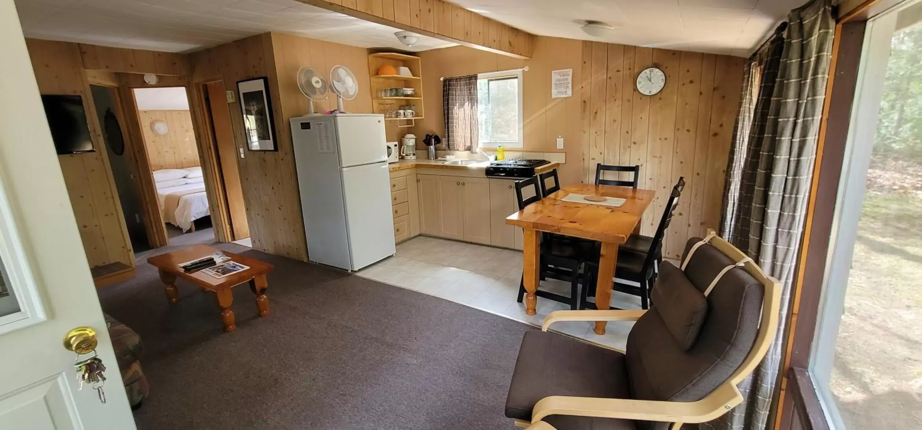 Dining Area in Parkway Cottage Resort and Trading Post