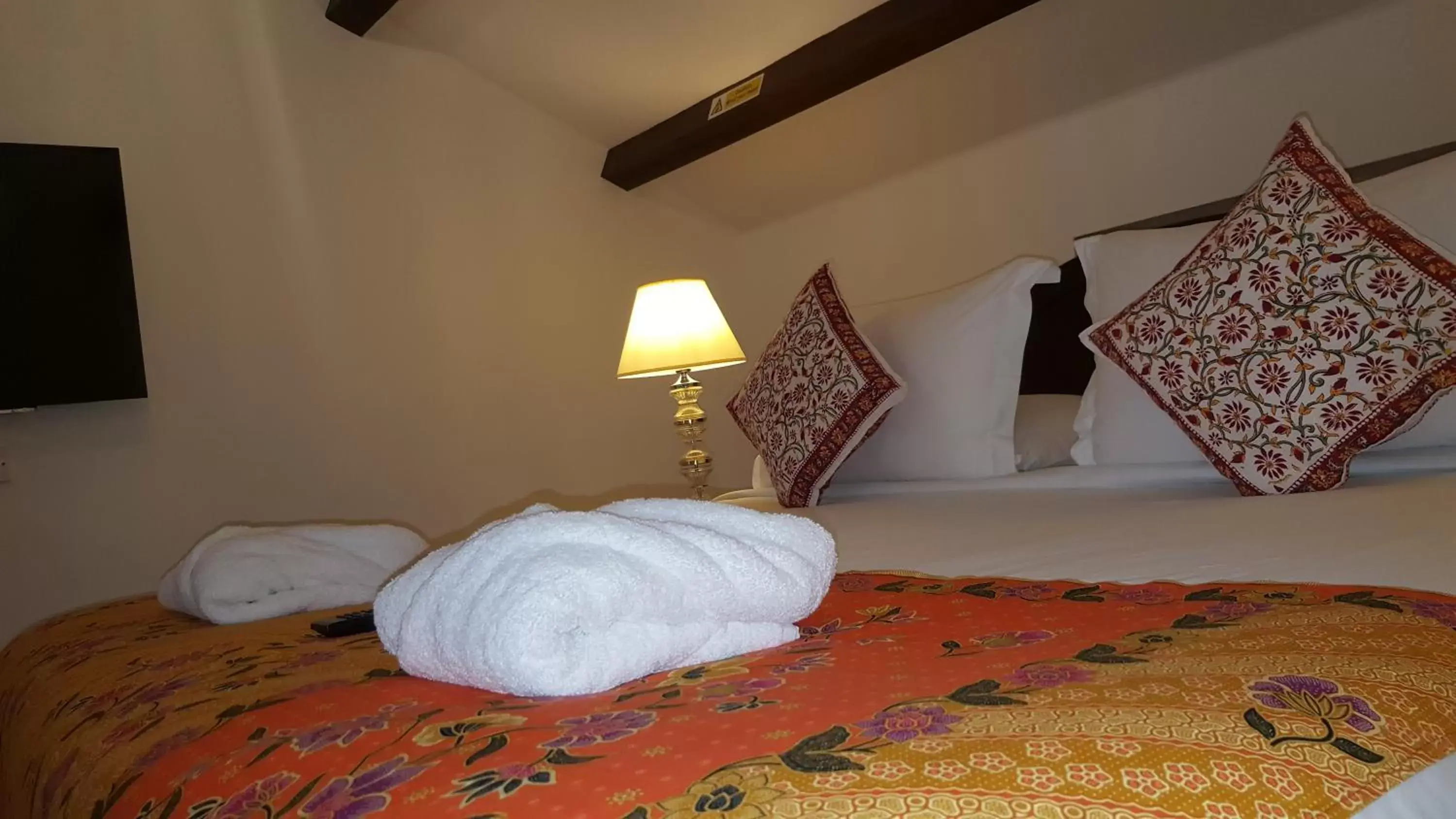 Bed in Heeren Straits Hotel