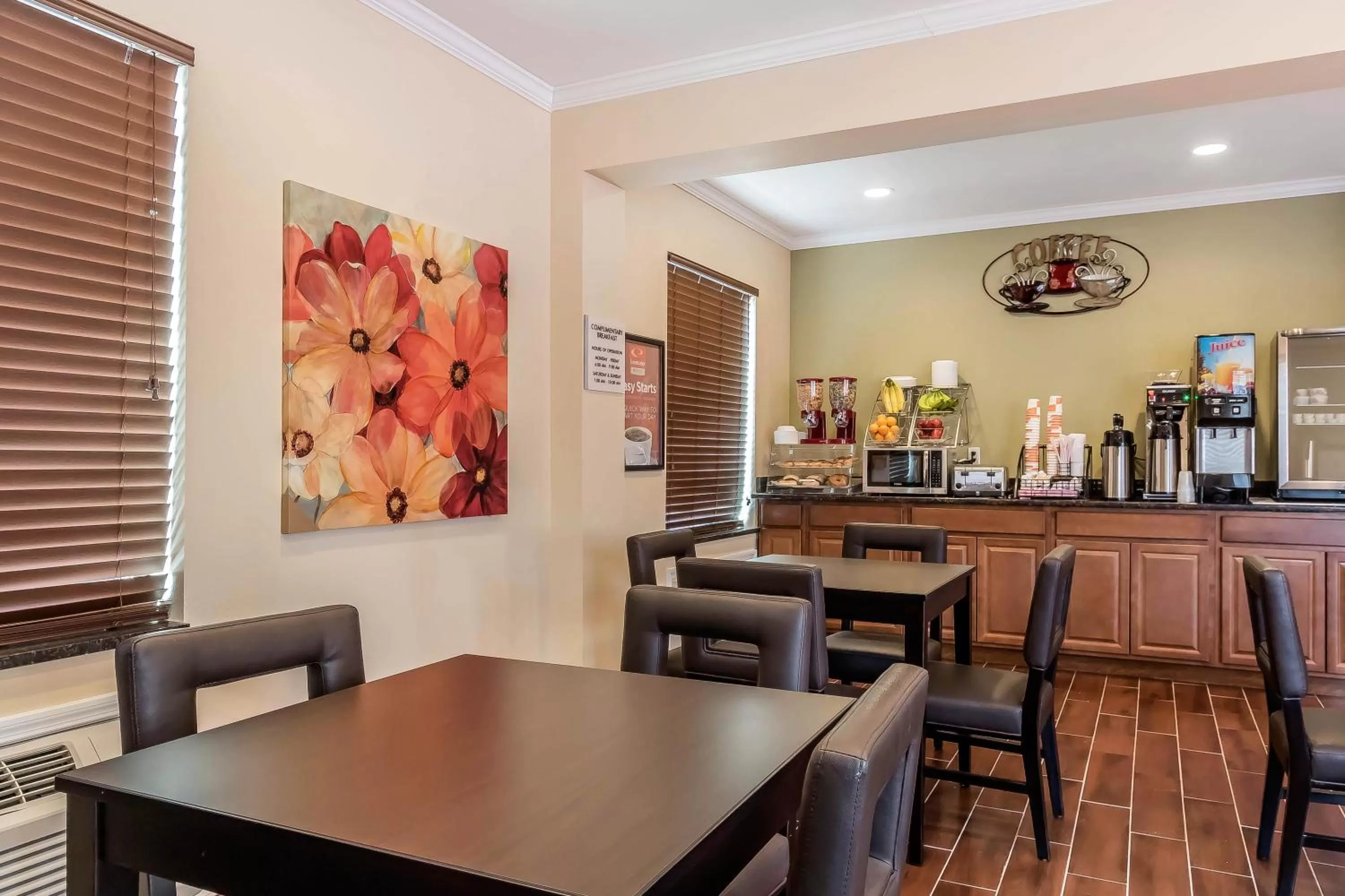 Continental breakfast in Econo Lodge Boaz