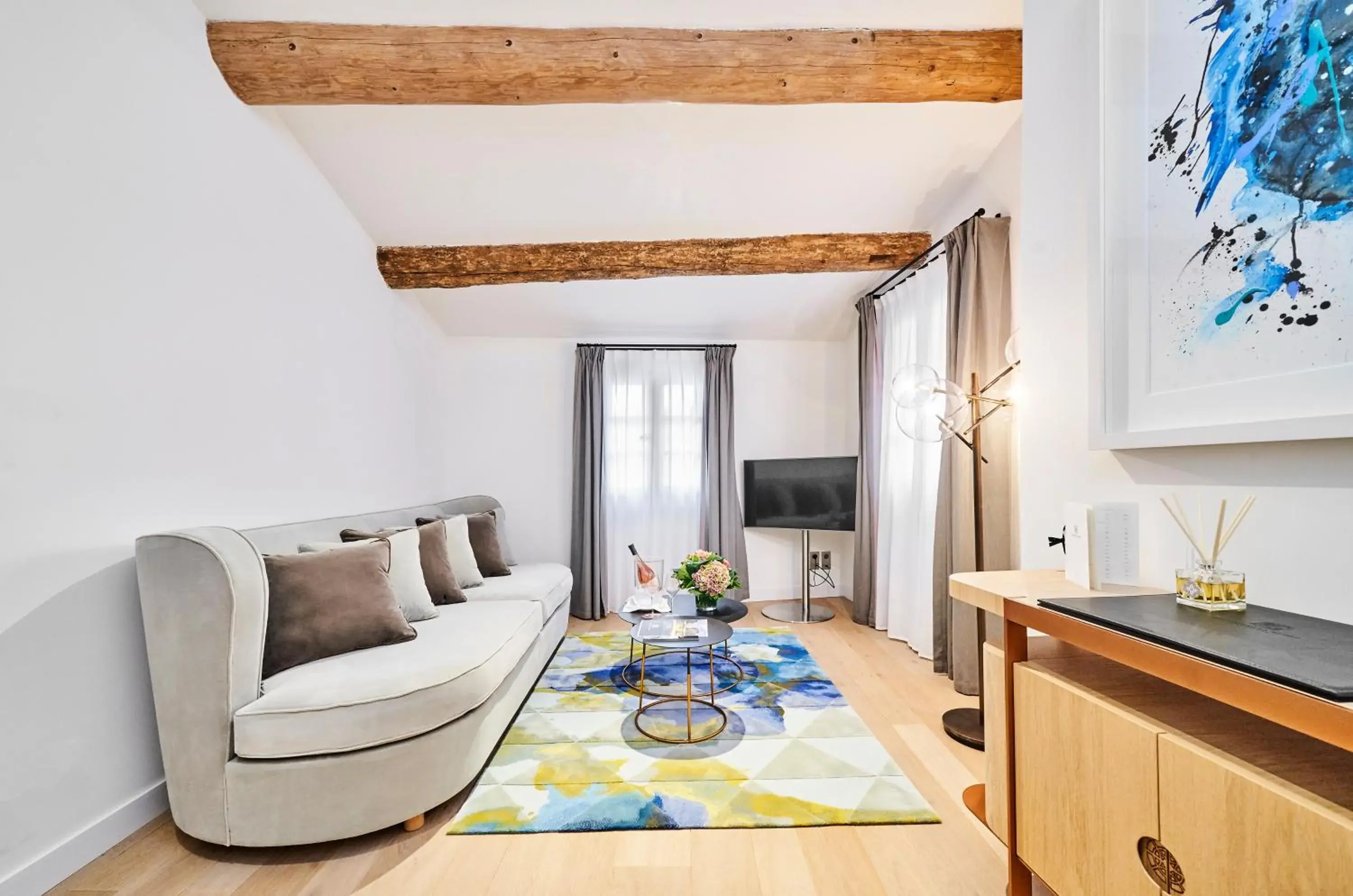 Communal lounge/ TV room in Château de la Gaude