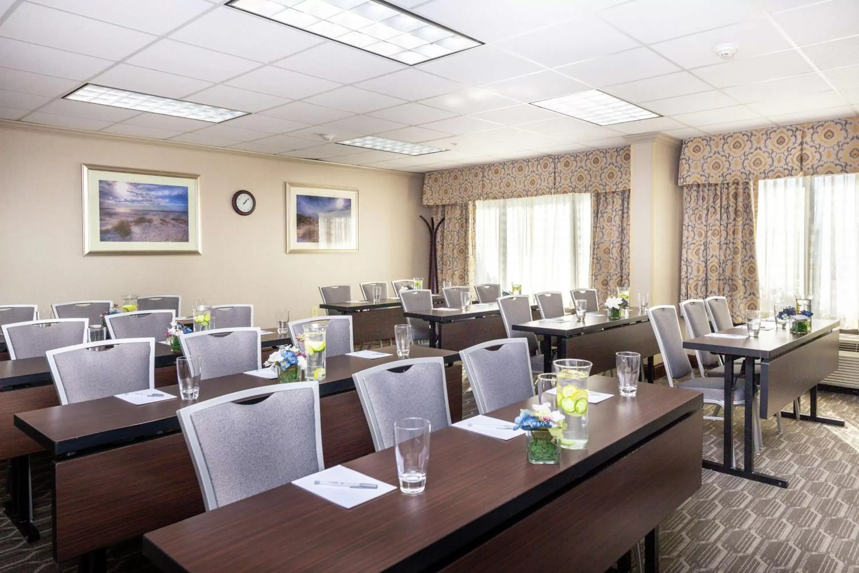 Meeting/conference room, Restaurant/Places to Eat in Hampton Inn Winston-Salem Hanes Mall