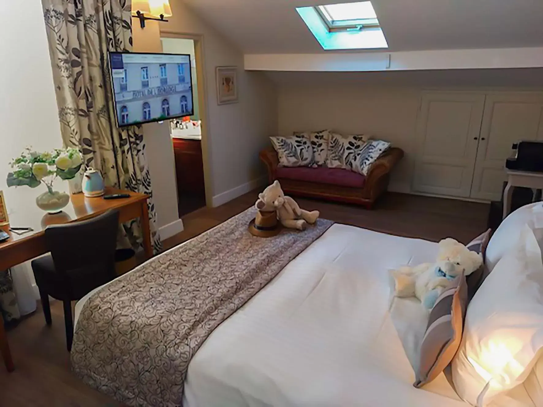 Suite (2 Adults + 2 Children) in Hôtel de l'Horloge Suite (2 Adults + 2 Children) in Hôtel de l'Horloge