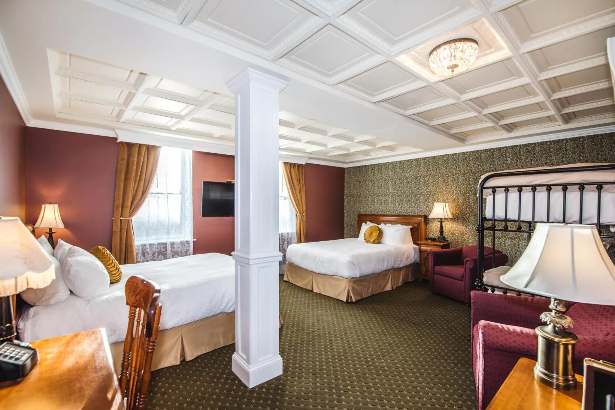 Family Room 2 Queen beds in The Pollard Hotel