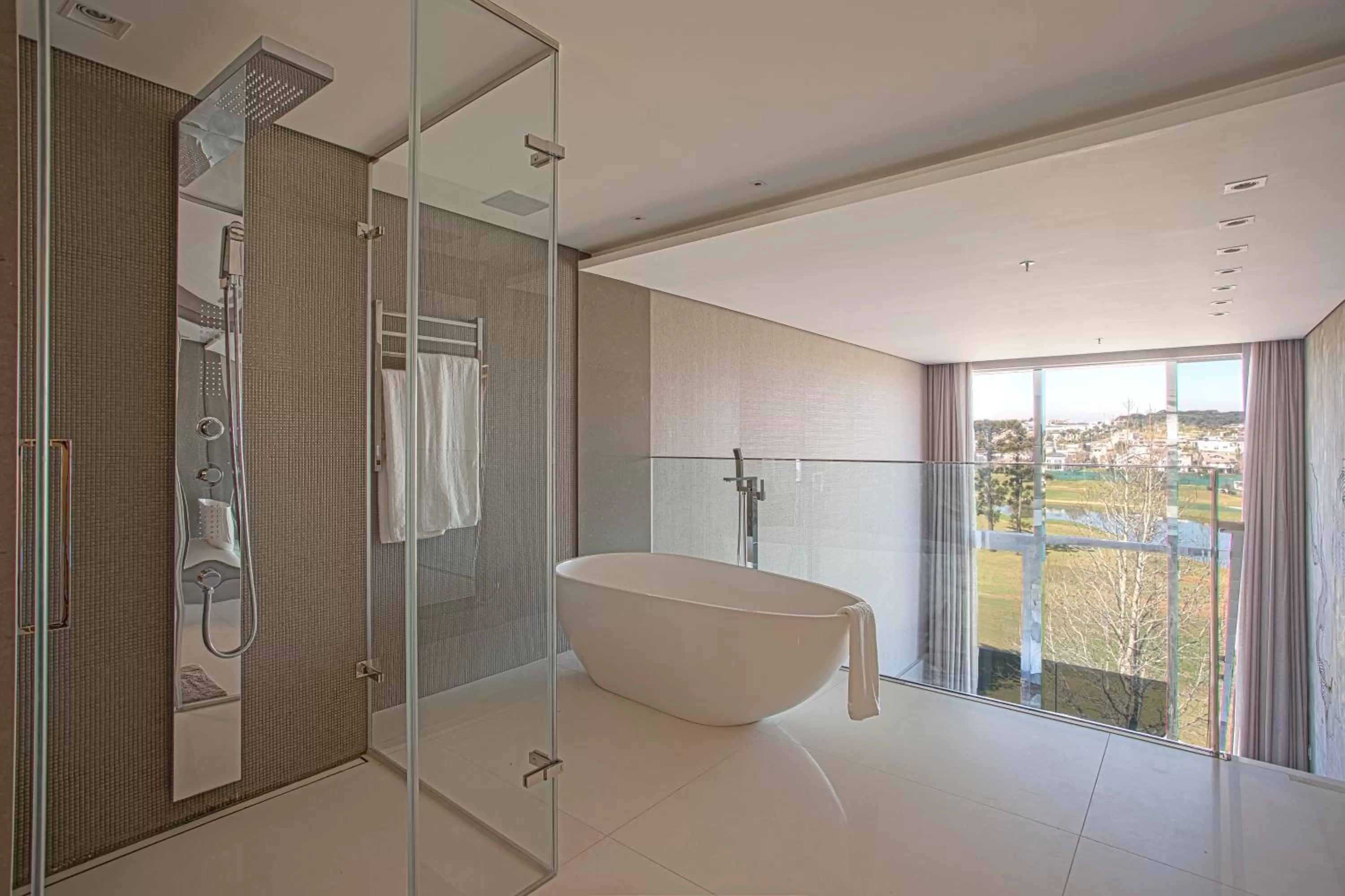 Bath in Suryaa Hotel Pinhais, Curio Collection by Hilton