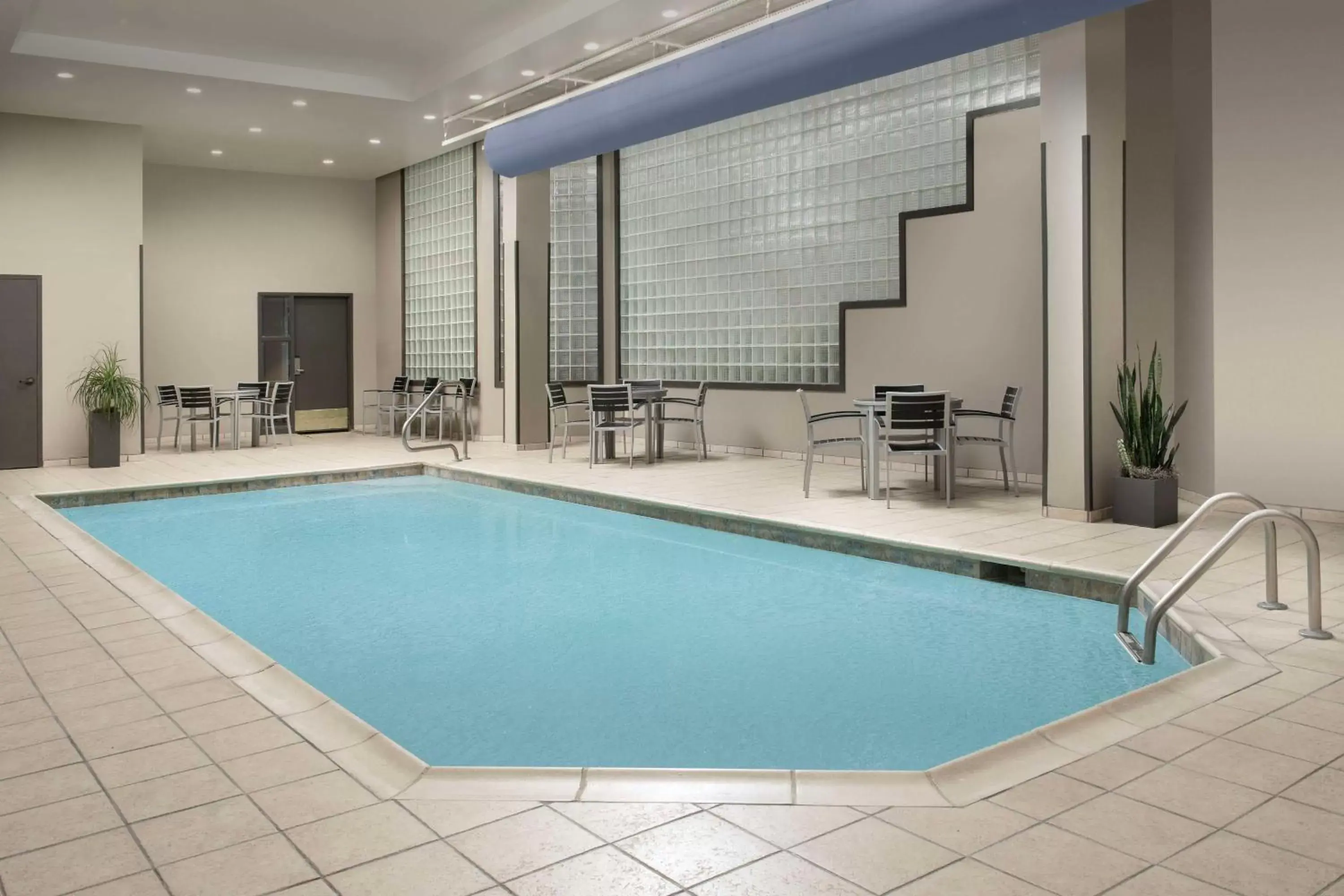 Pool view, Swimming Pool in Embassy Suites Winston-Salem