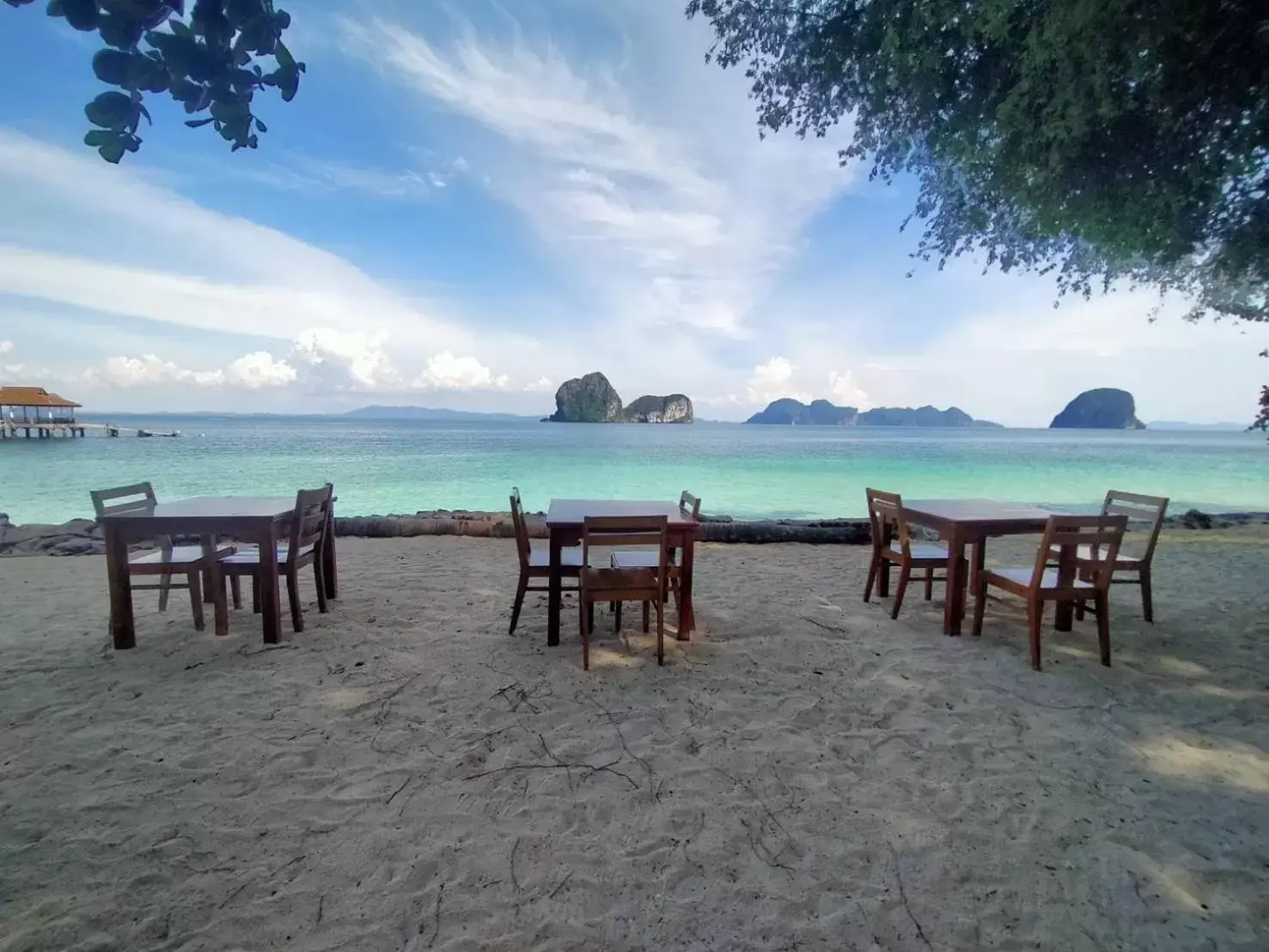 Restaurant/places to eat, Beach in Koh Ngai Resort