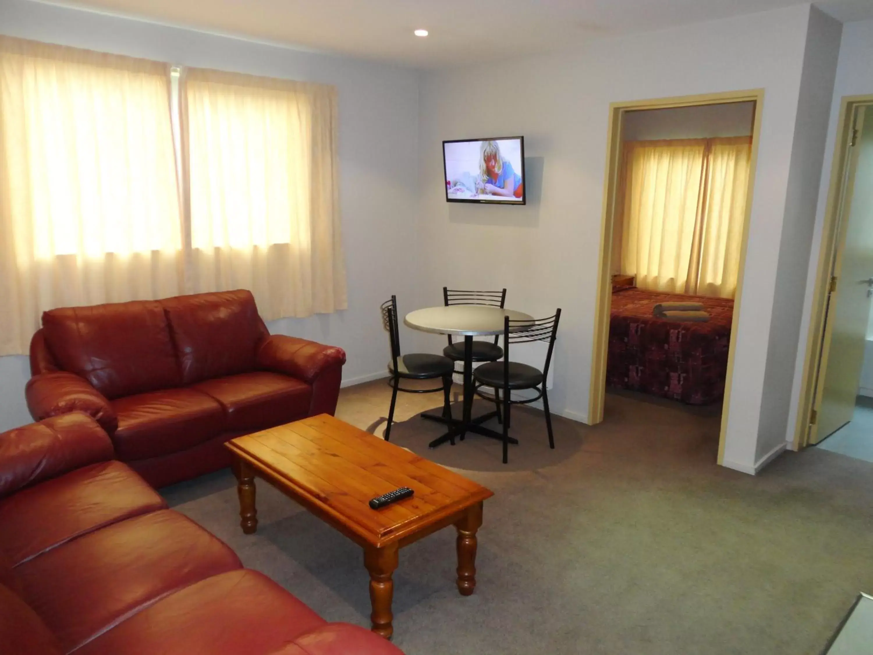 Bedroom, Seating Area in Bealey Avenue Motel