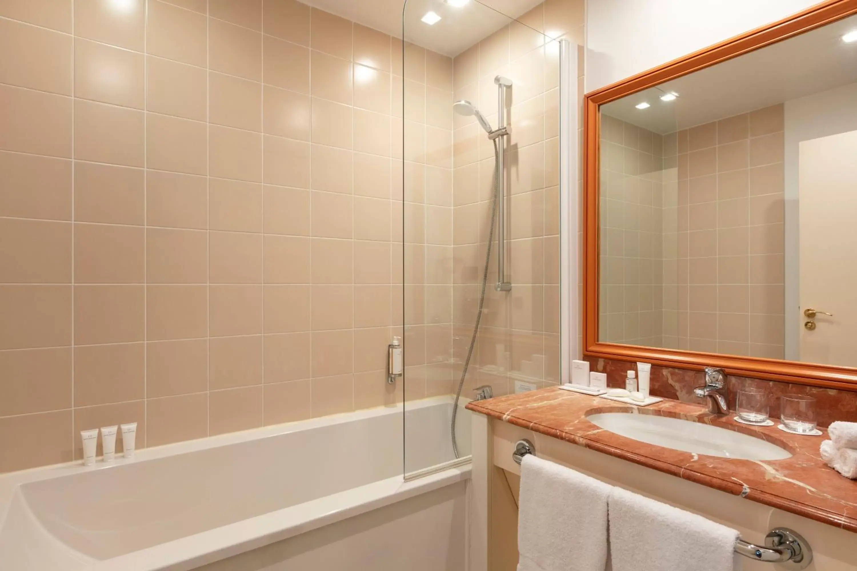 Superior Room with Casino & Spa access - Located in the hotels extension in Hôtel Barrière le Grand Hôtel Enghien-les-Bains Superior Room with Casino & Spa access - Located in the hotels extension in Hôtel Barrière le Grand Hôtel Enghien-les-Bains