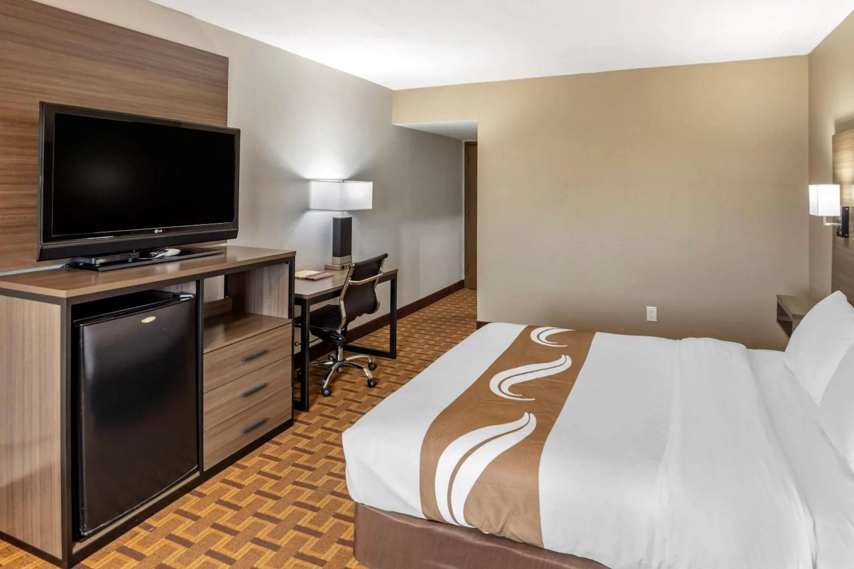 Photo of the whole room, TV/Entertainment Center in Hotel Inn Santa Fe