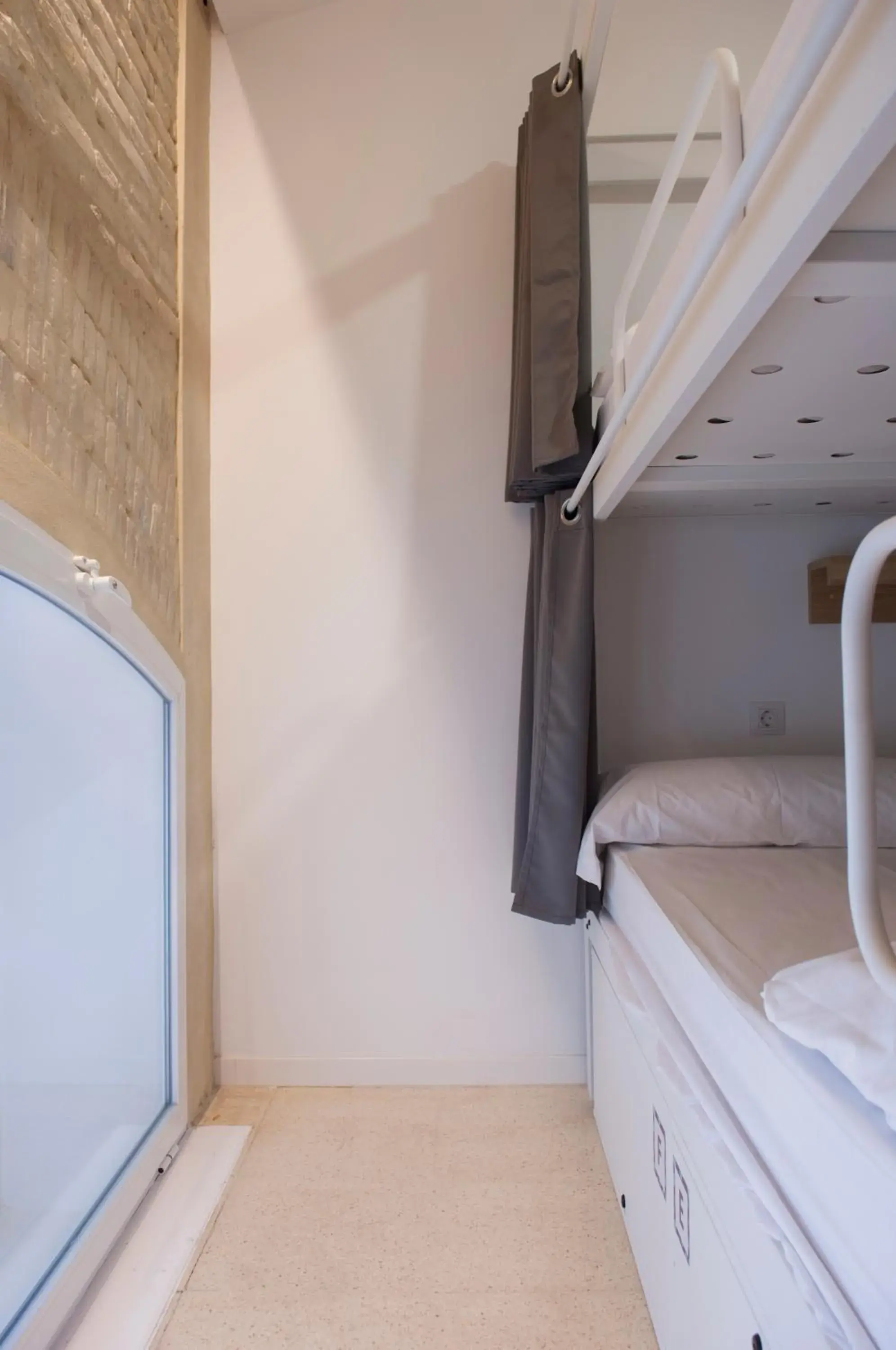 bunk bed, Bathroom in UP Hostel Valencia