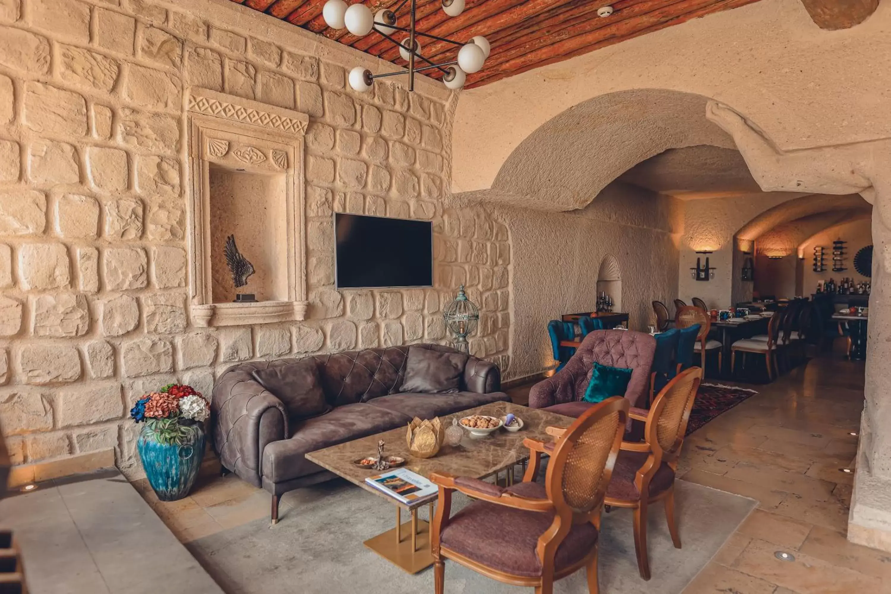 Restaurant/places to eat, Seating Area in Nino Cave Suites