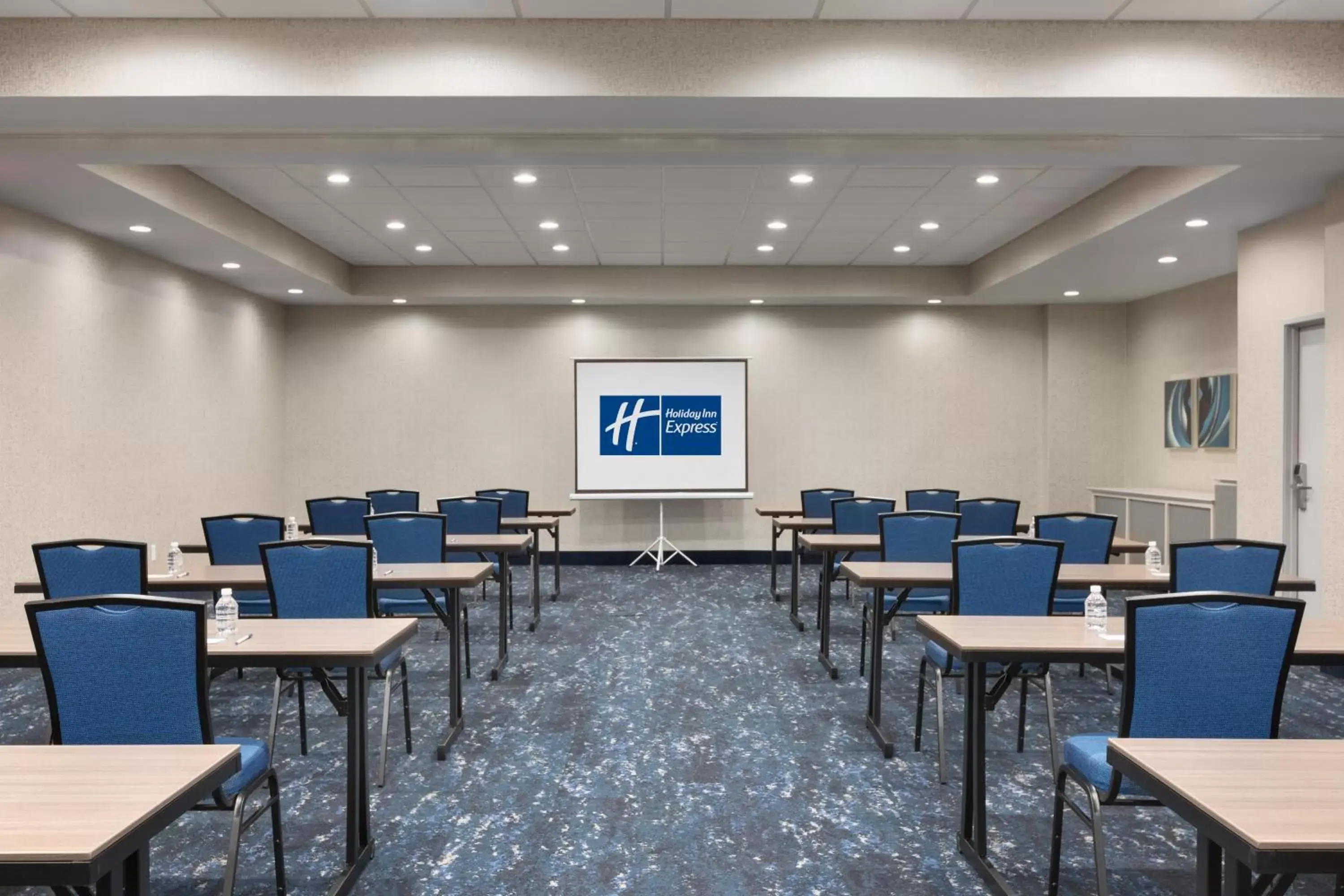 Meeting/conference room in Holiday Inn Express Dumfries-Quantico, an IHG Hotel