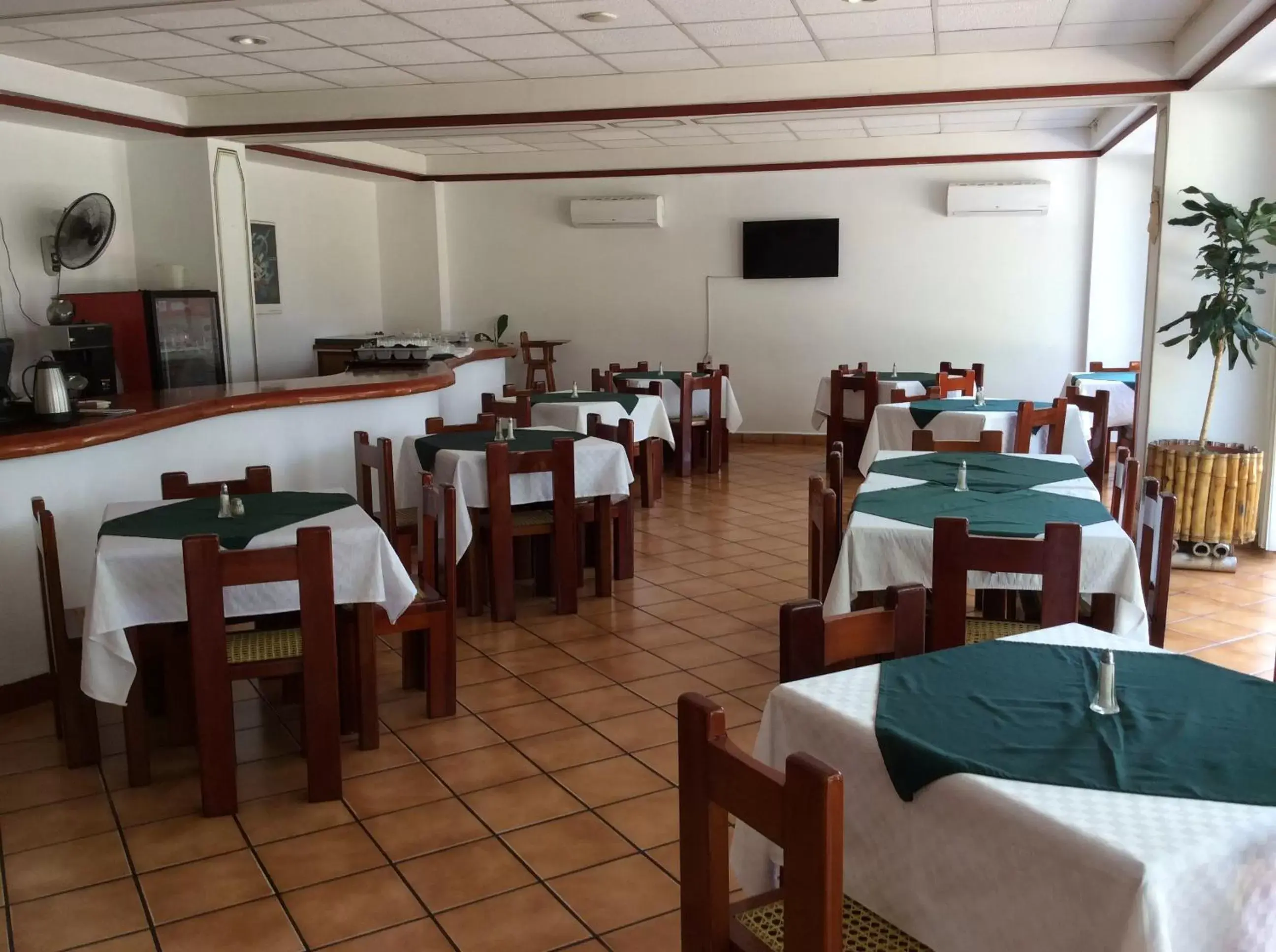 Lounge or bar, Restaurant/Places to Eat in Hotel Maya Palenque