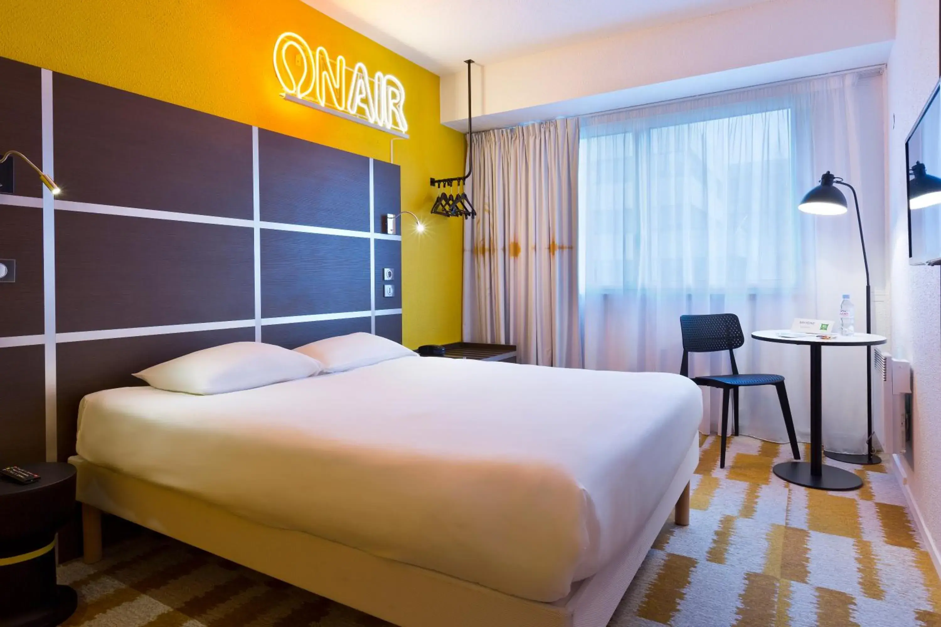 Bed in ibis Styles Massy Opera