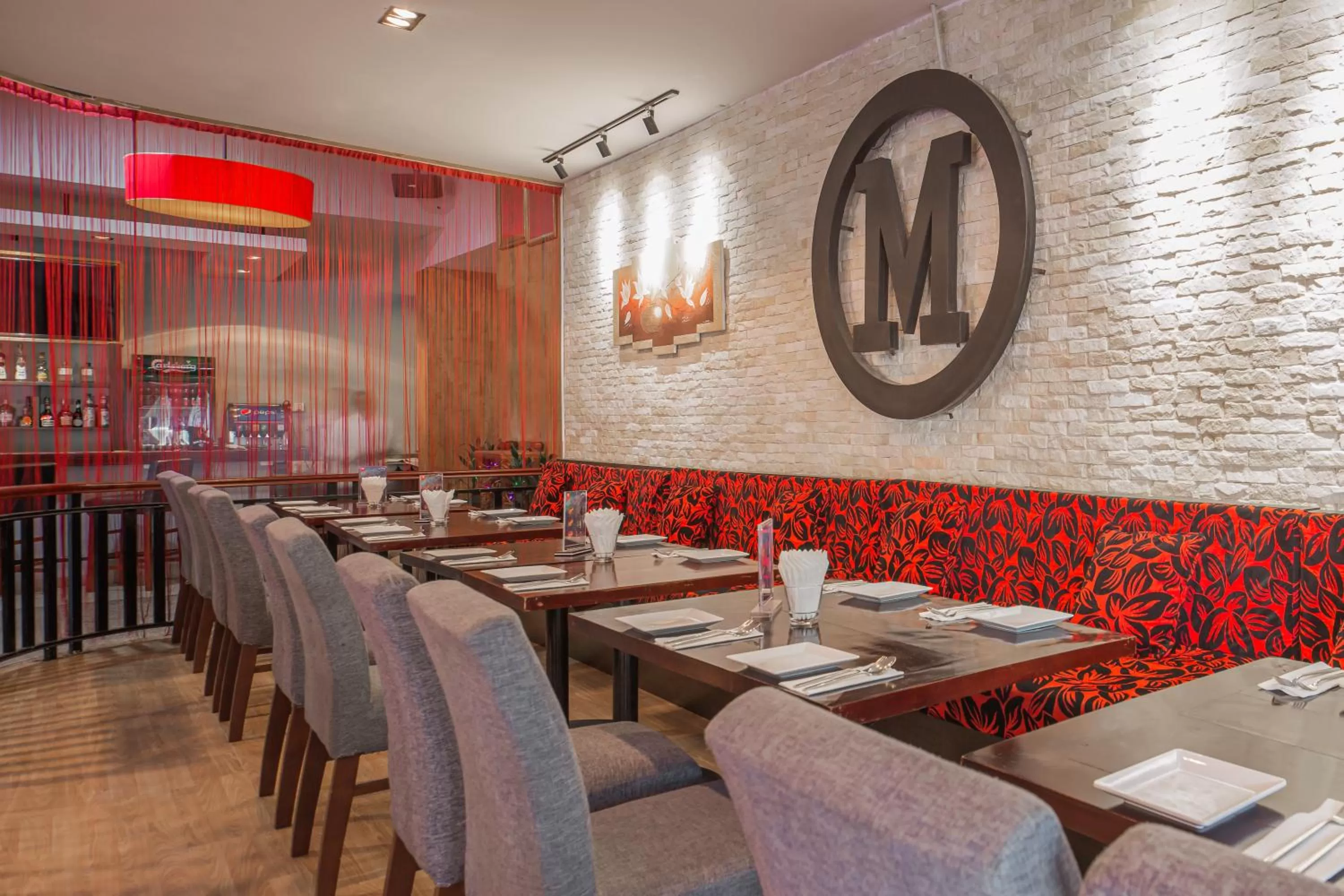 Restaurant/places to eat in Altos Hotel