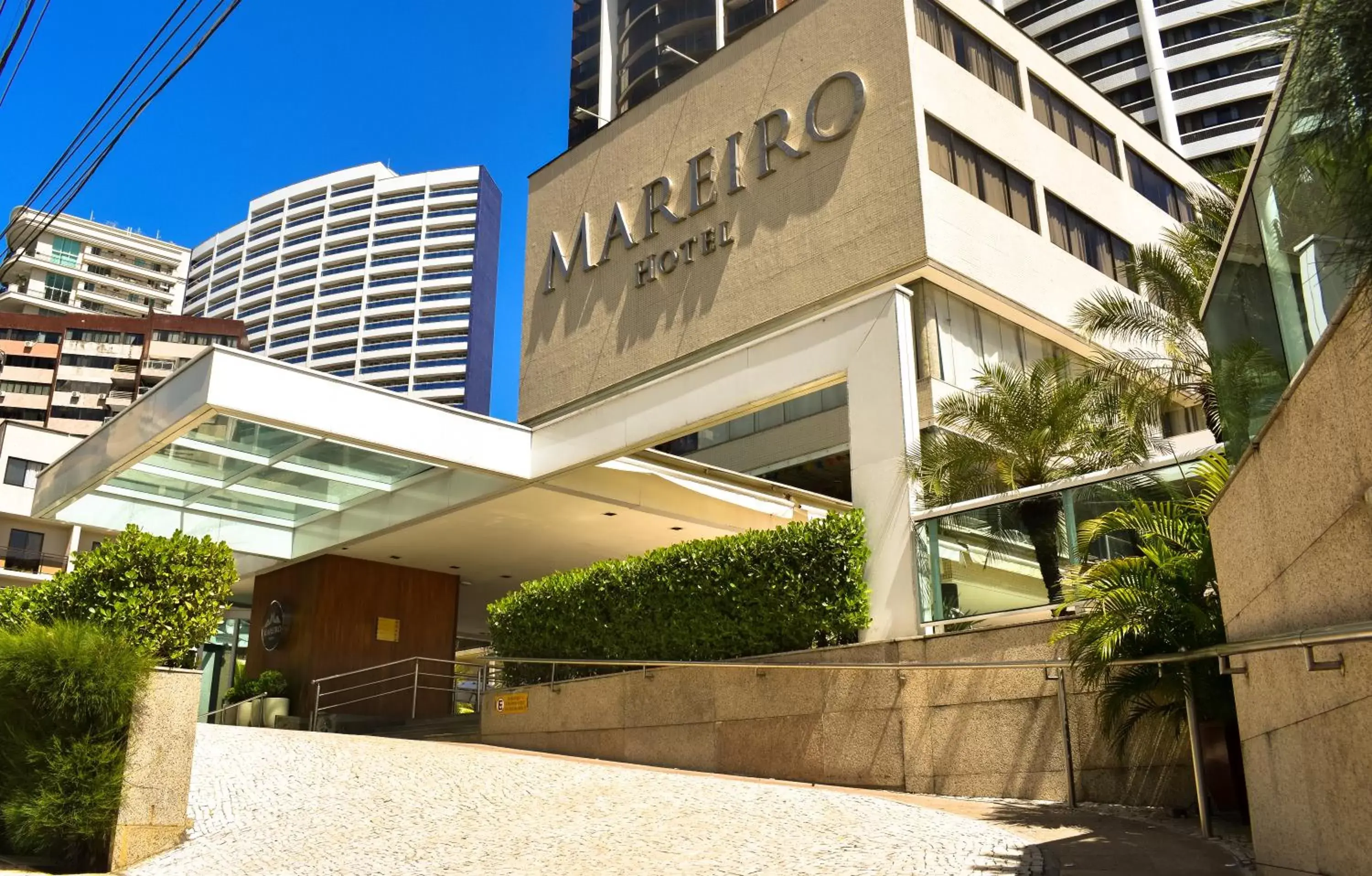 Facade/entrance in Mareiro Hotel