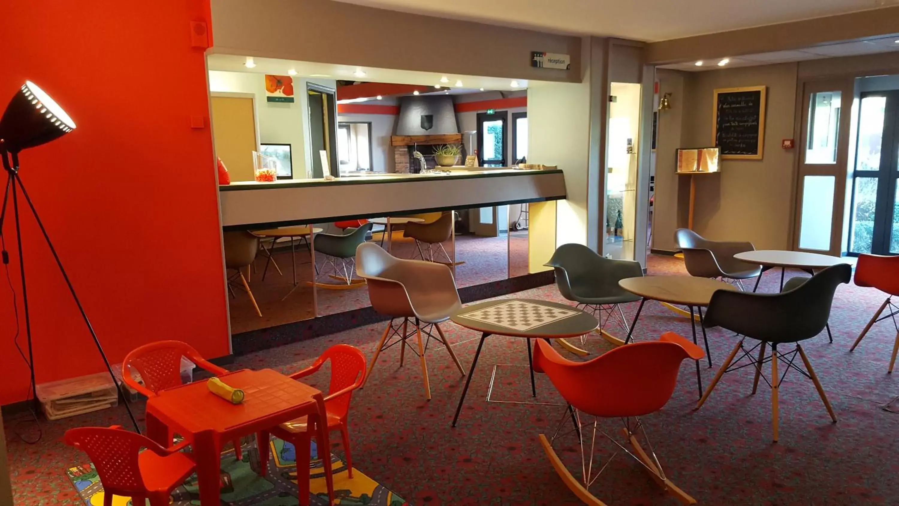 Lounge or bar, Lounge/Bar in ibis Dieppe Le Val Druel