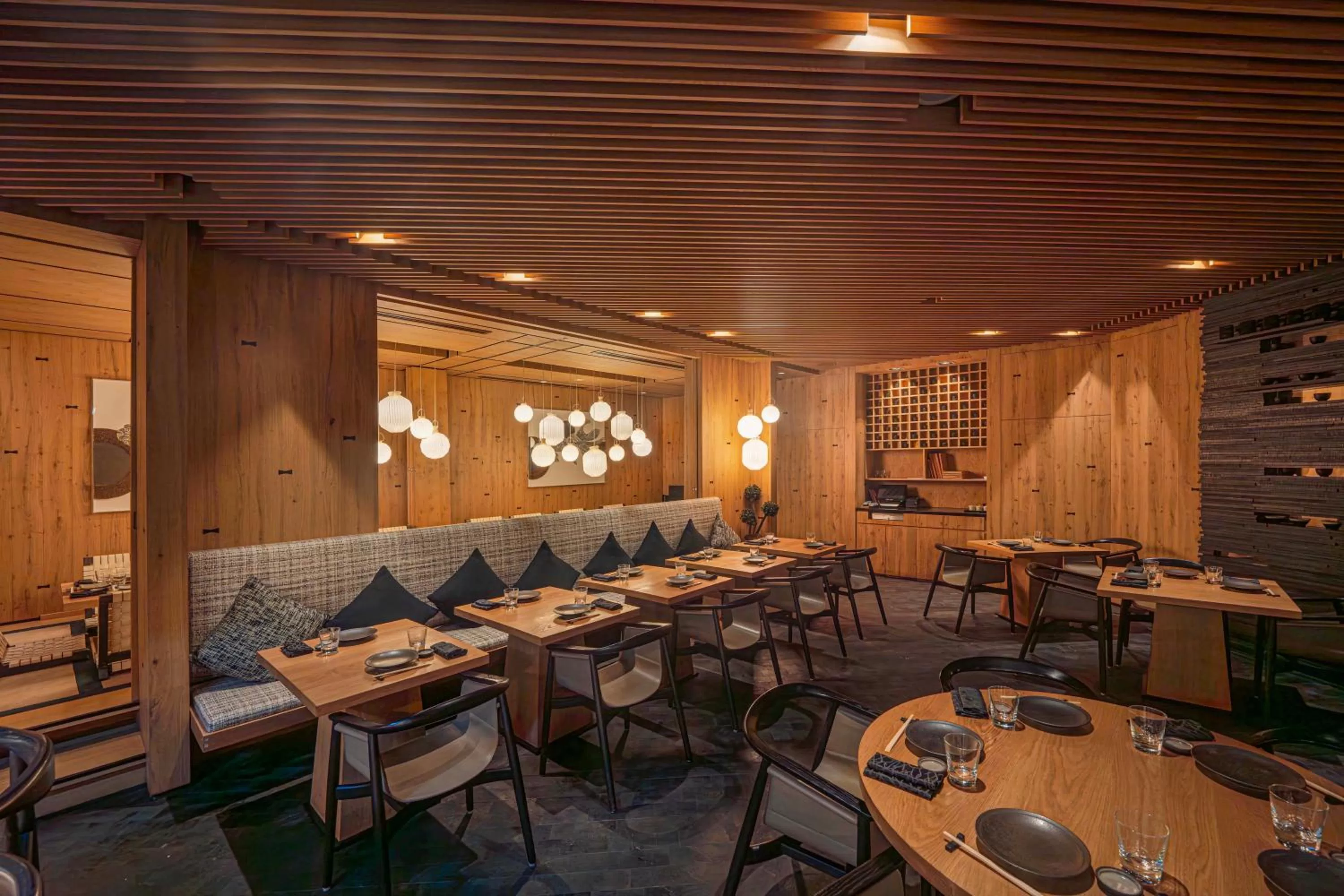 Restaurant/places to eat in Hyatt Regency Dubai - Corniche