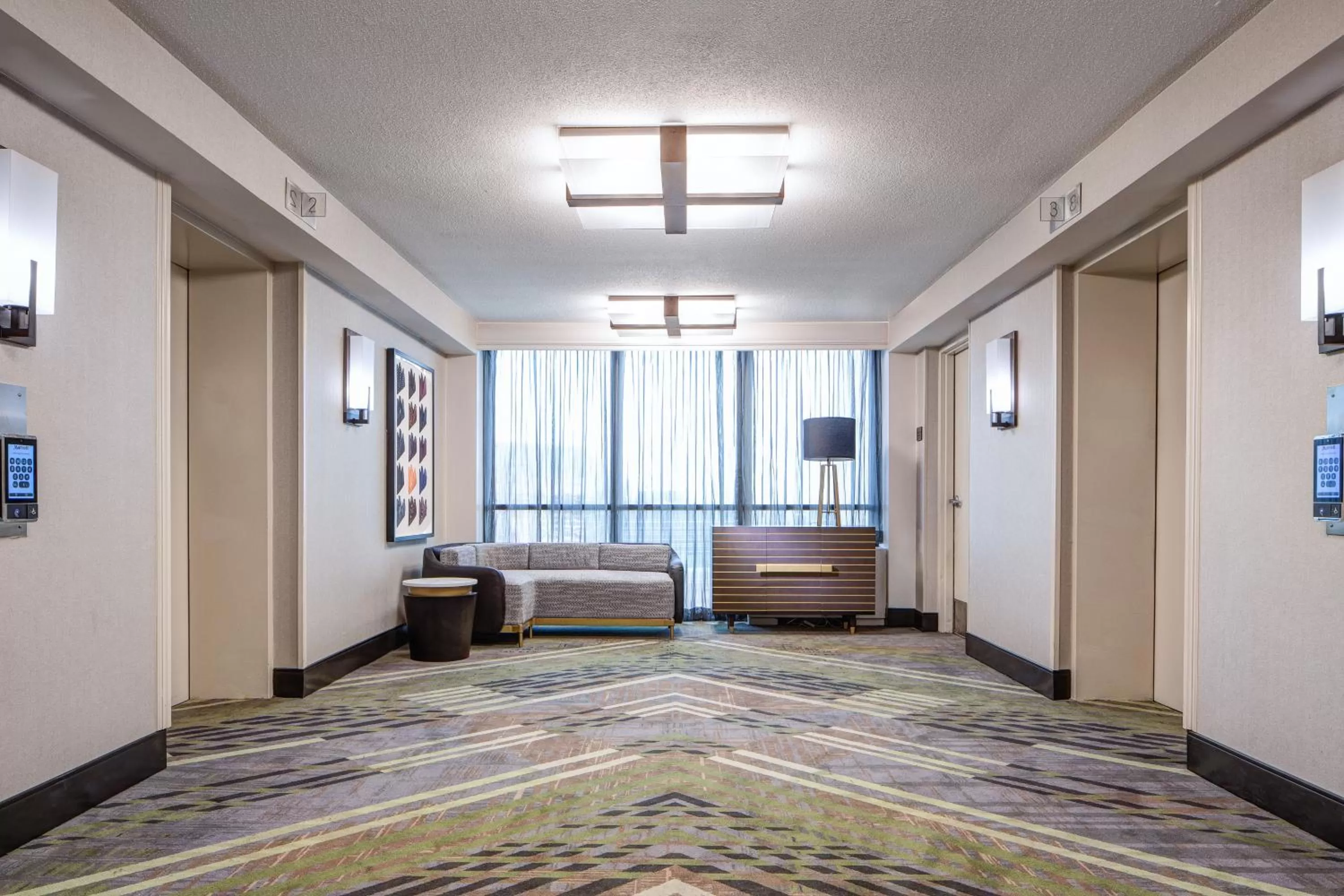 elevator, Bed in Dallas-Addison Marriott Quorum by the Galleria