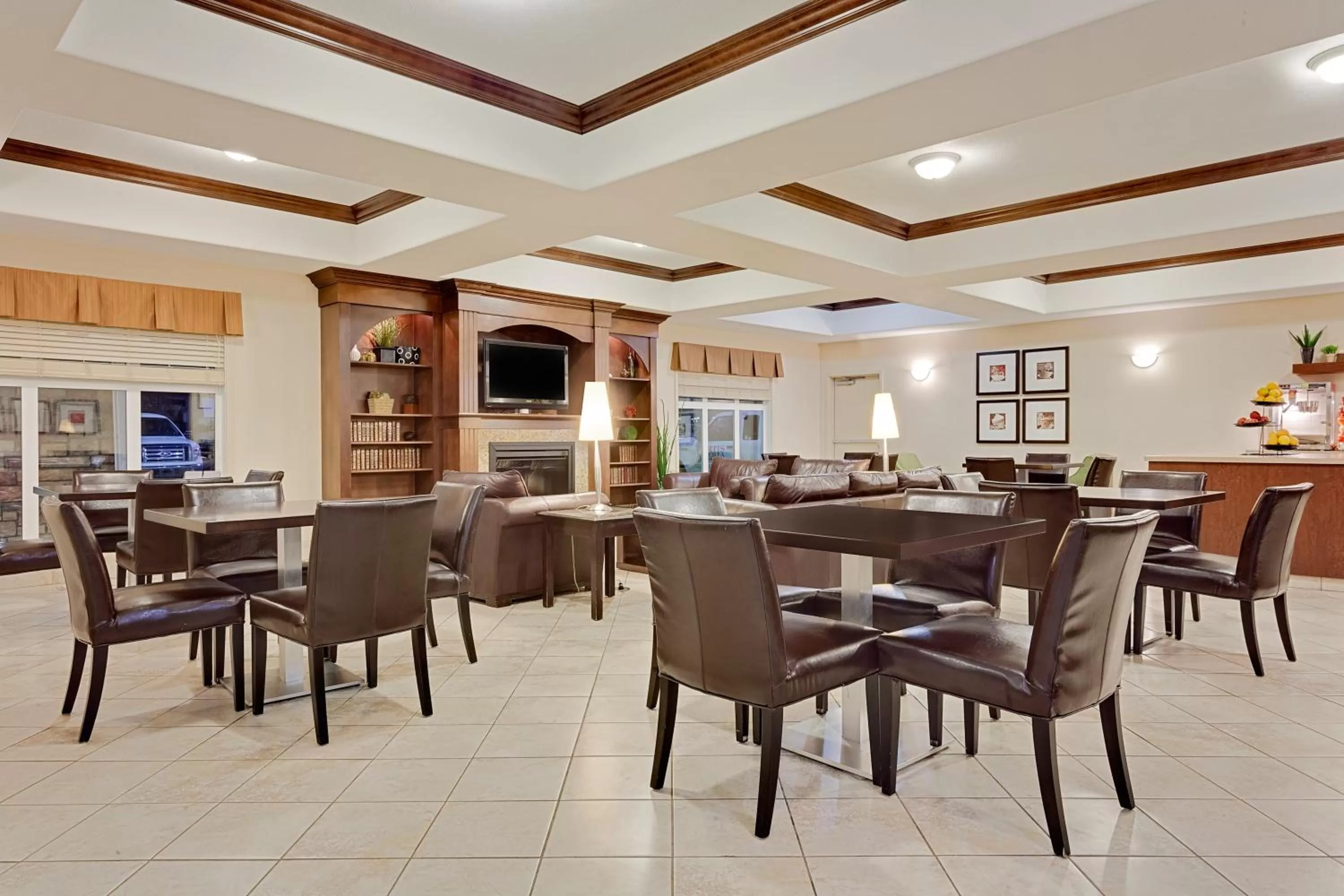 Communal lounge/ TV room in Ramada by Wyndham Lac La Biche