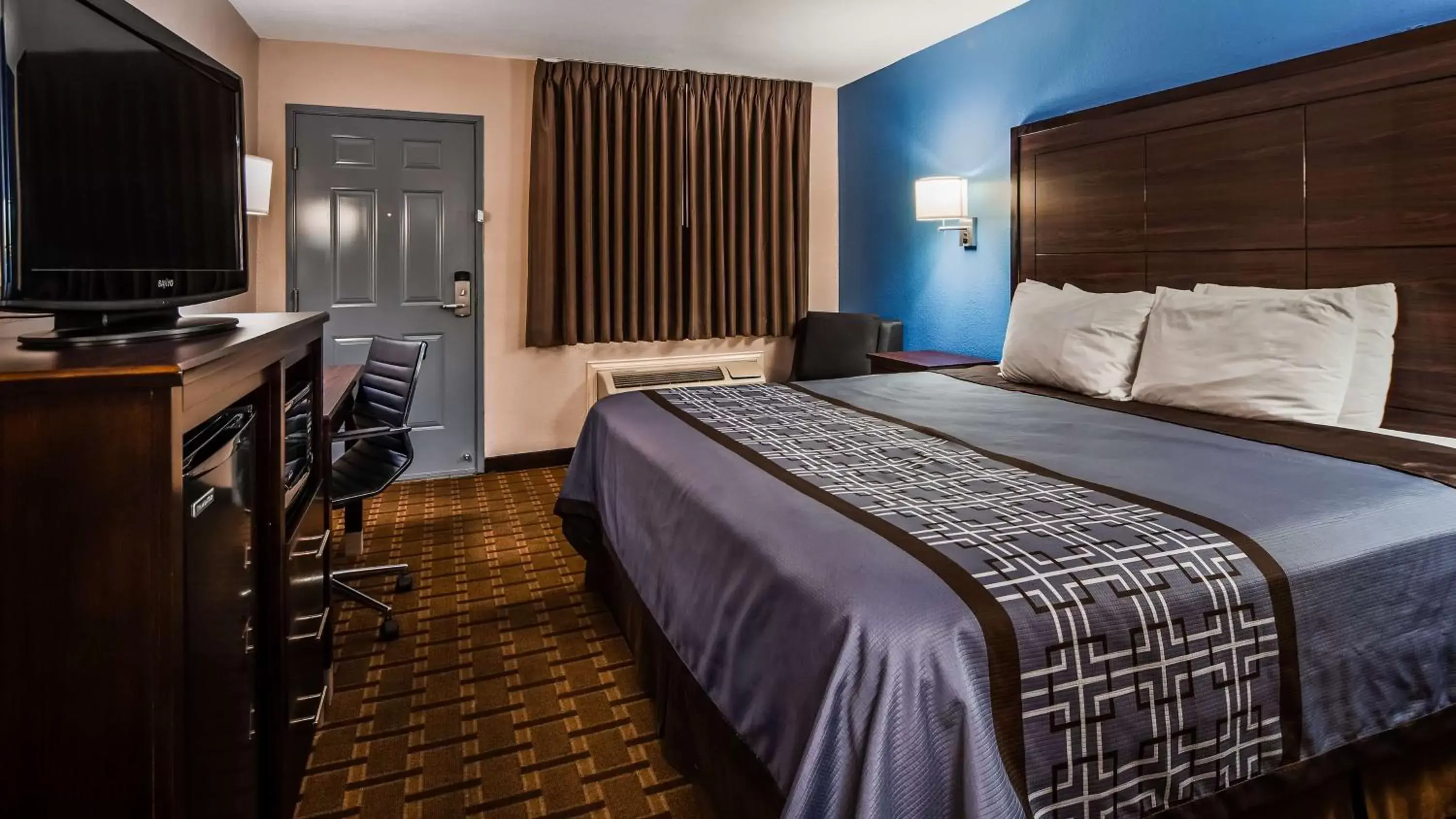 Photo of the whole room, Bed in SureStay Hotel by Best Western Terrell