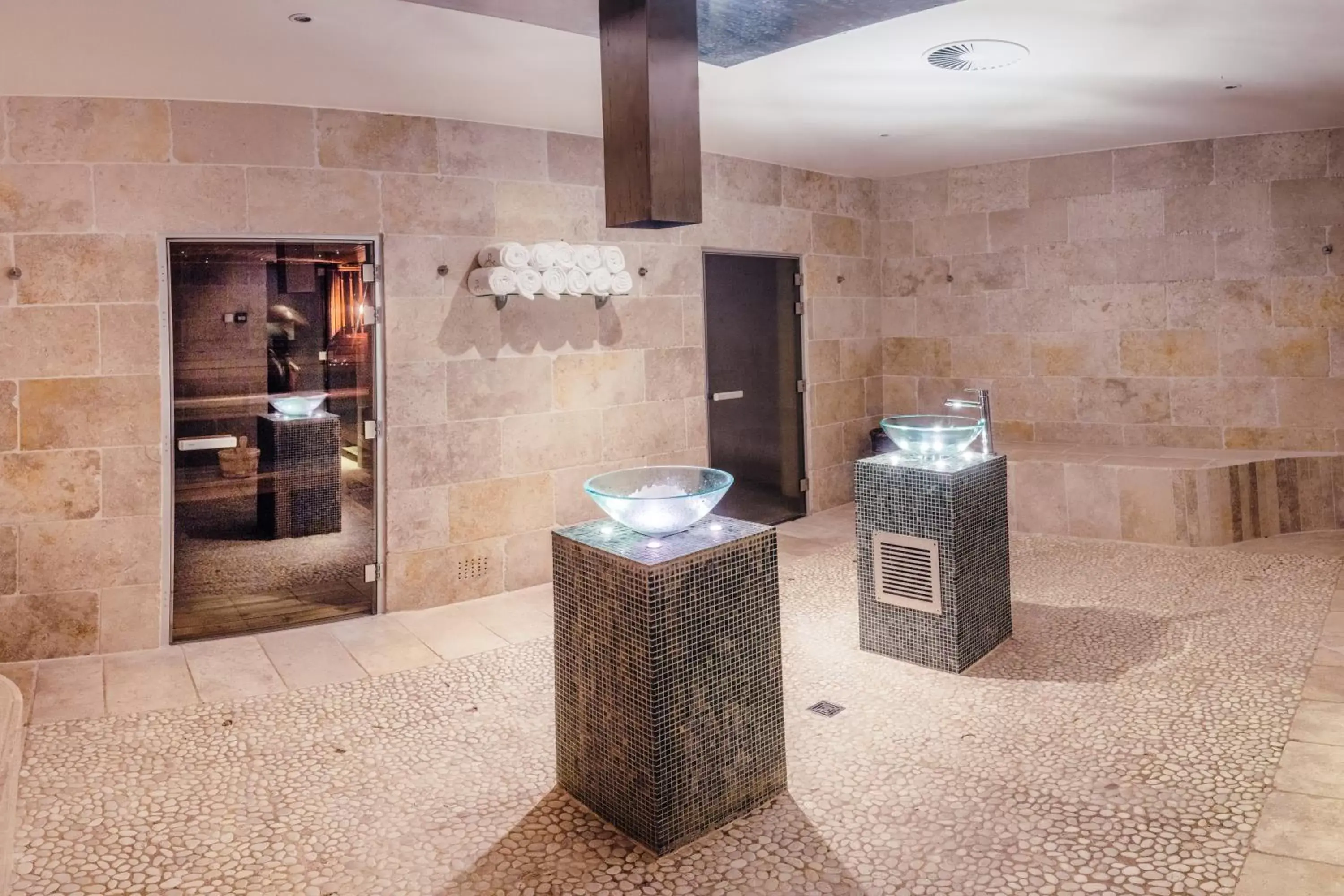 Spa and wellness centre/facilities, Bathroom in Chalet RoyAlp Hôtel & Spa