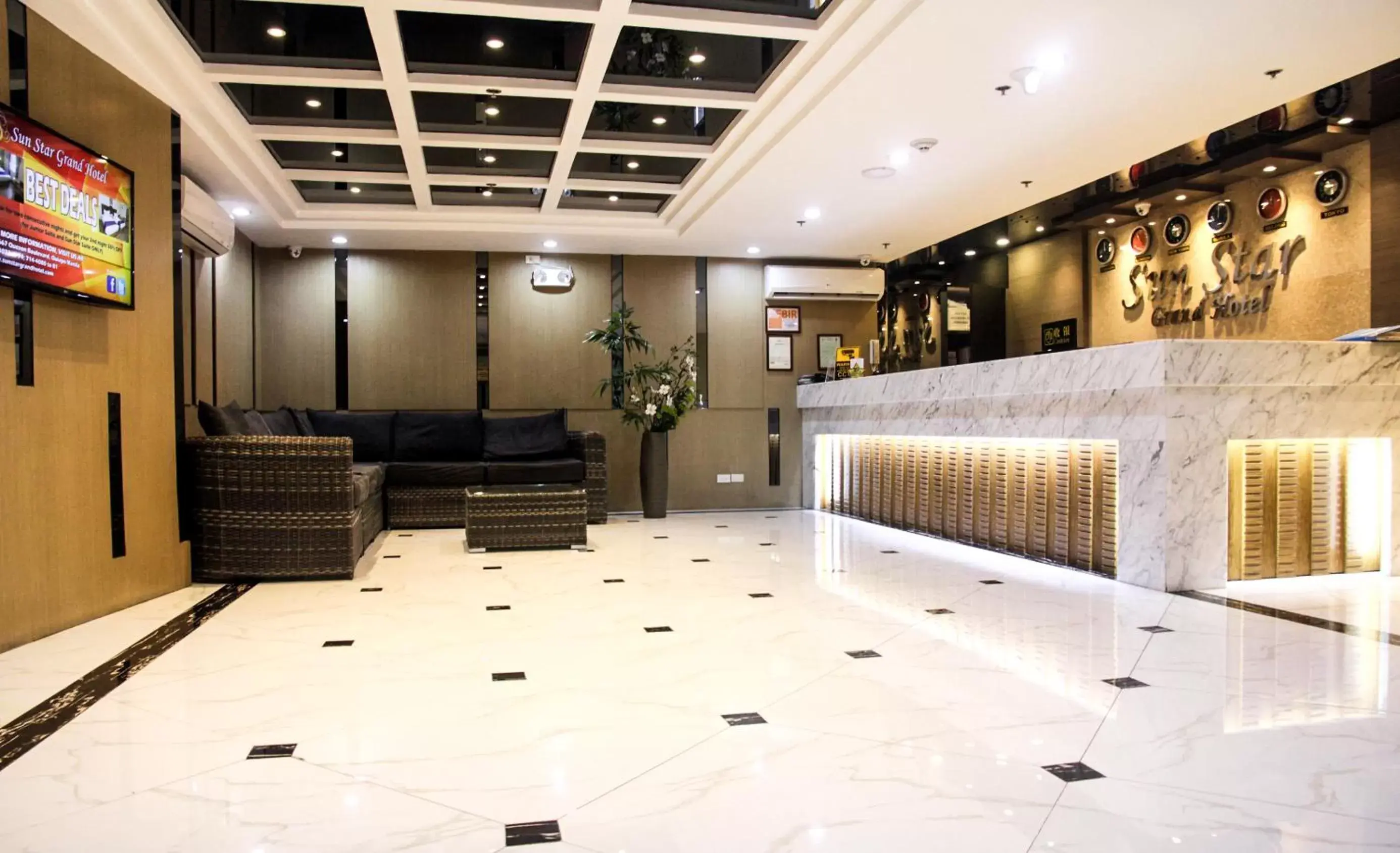 Lobby/Reception in Sun Star Grand Hotel