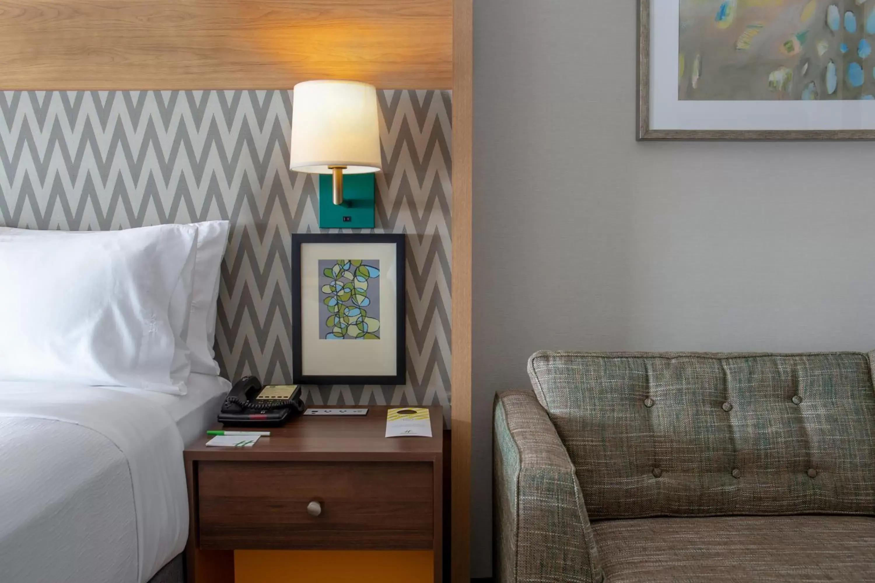 Bedroom, Seating Area in Holiday Inn Toledo - Maumee I-80/90, an IHG Hotel