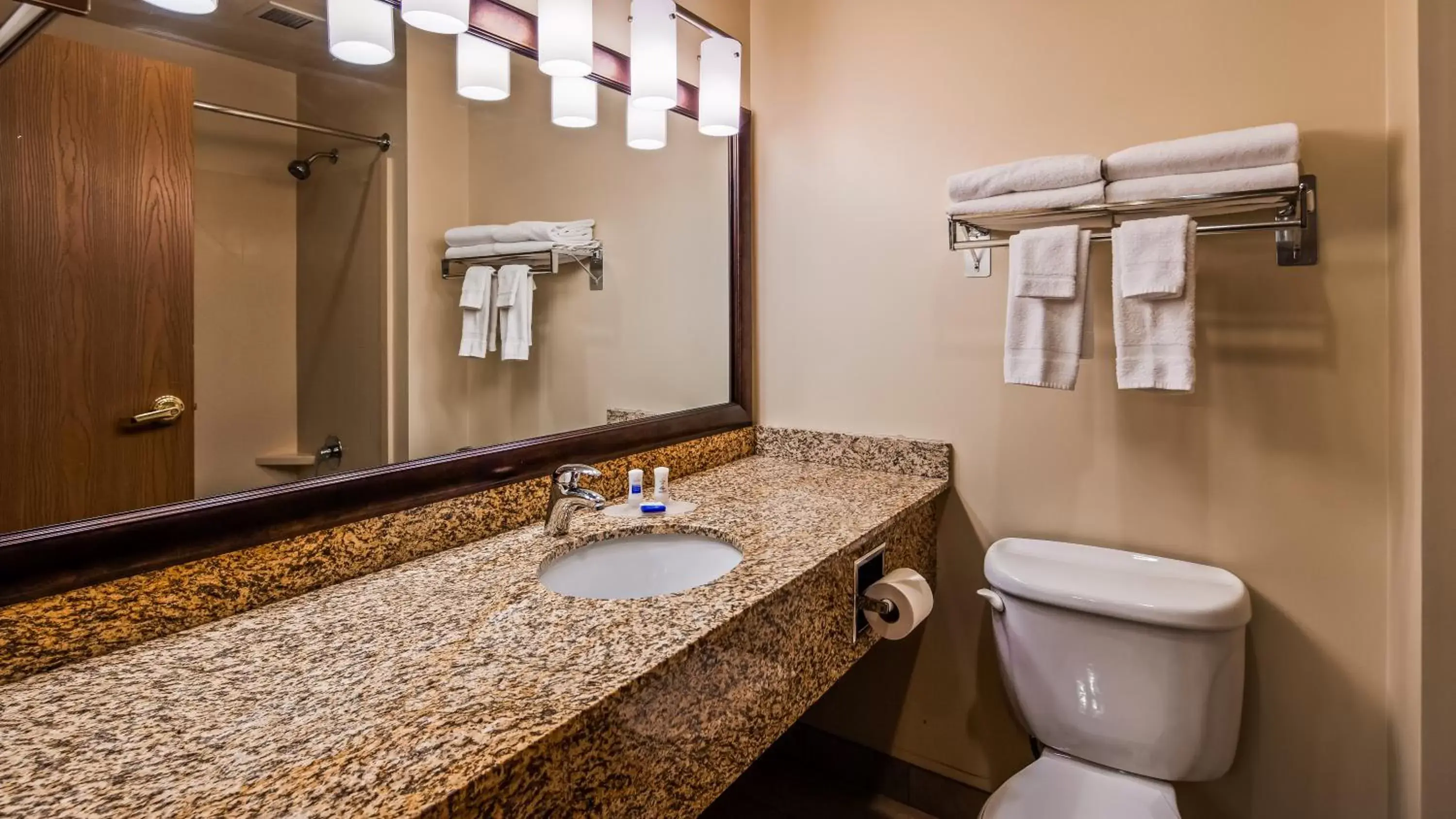 Bathroom in Best Western Pinedale Inn