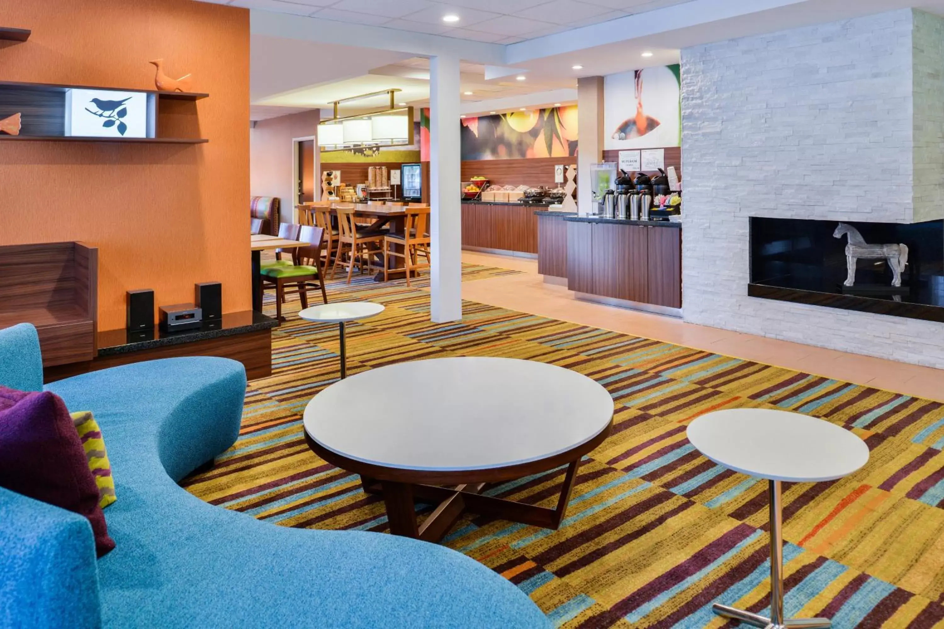 Lobby or reception, Lounge/Bar in Fairfield Inn & Suites Beaumont