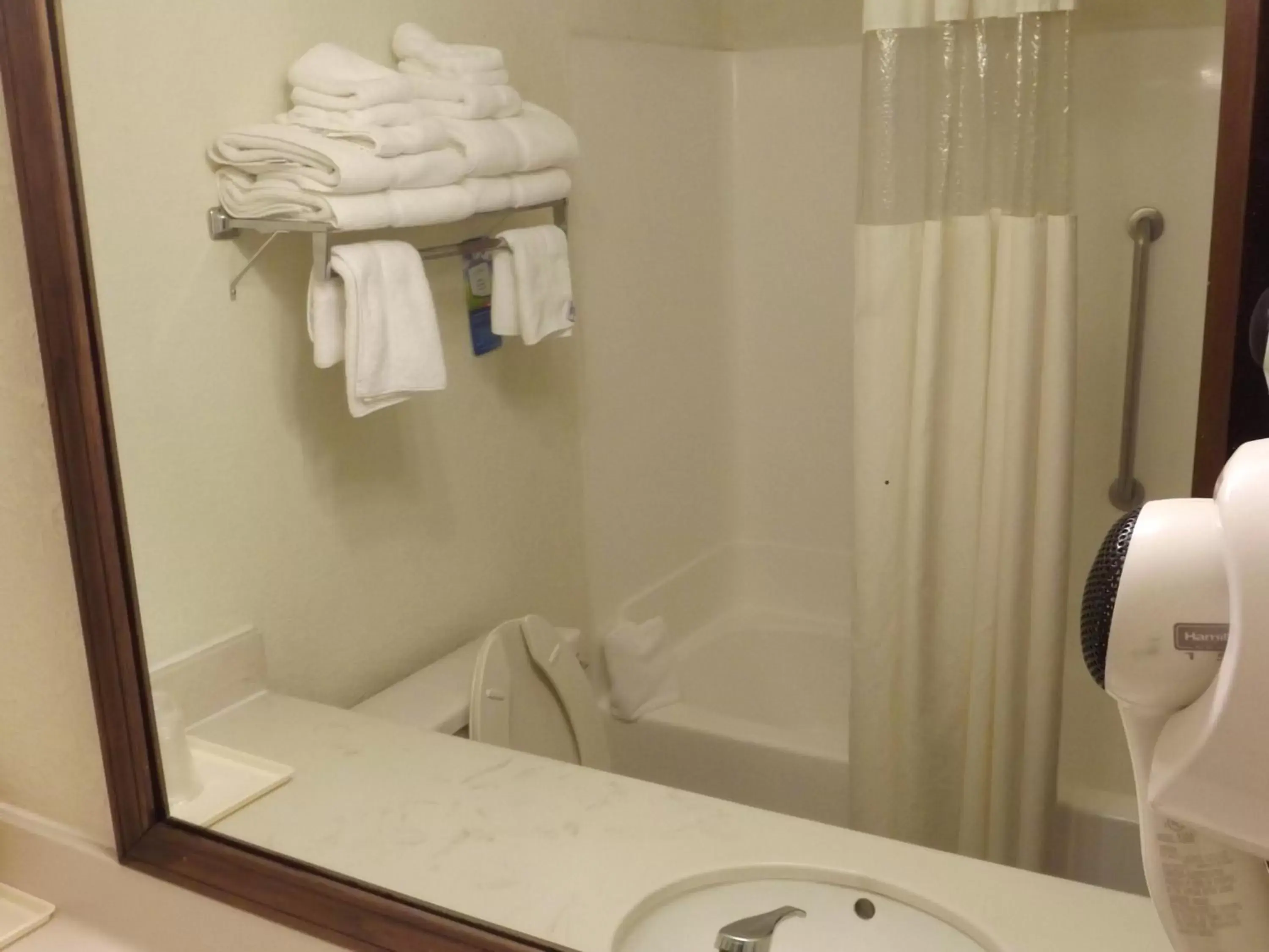 Shower, Bathroom in Baymont by Wyndham Greensboro/Coliseum