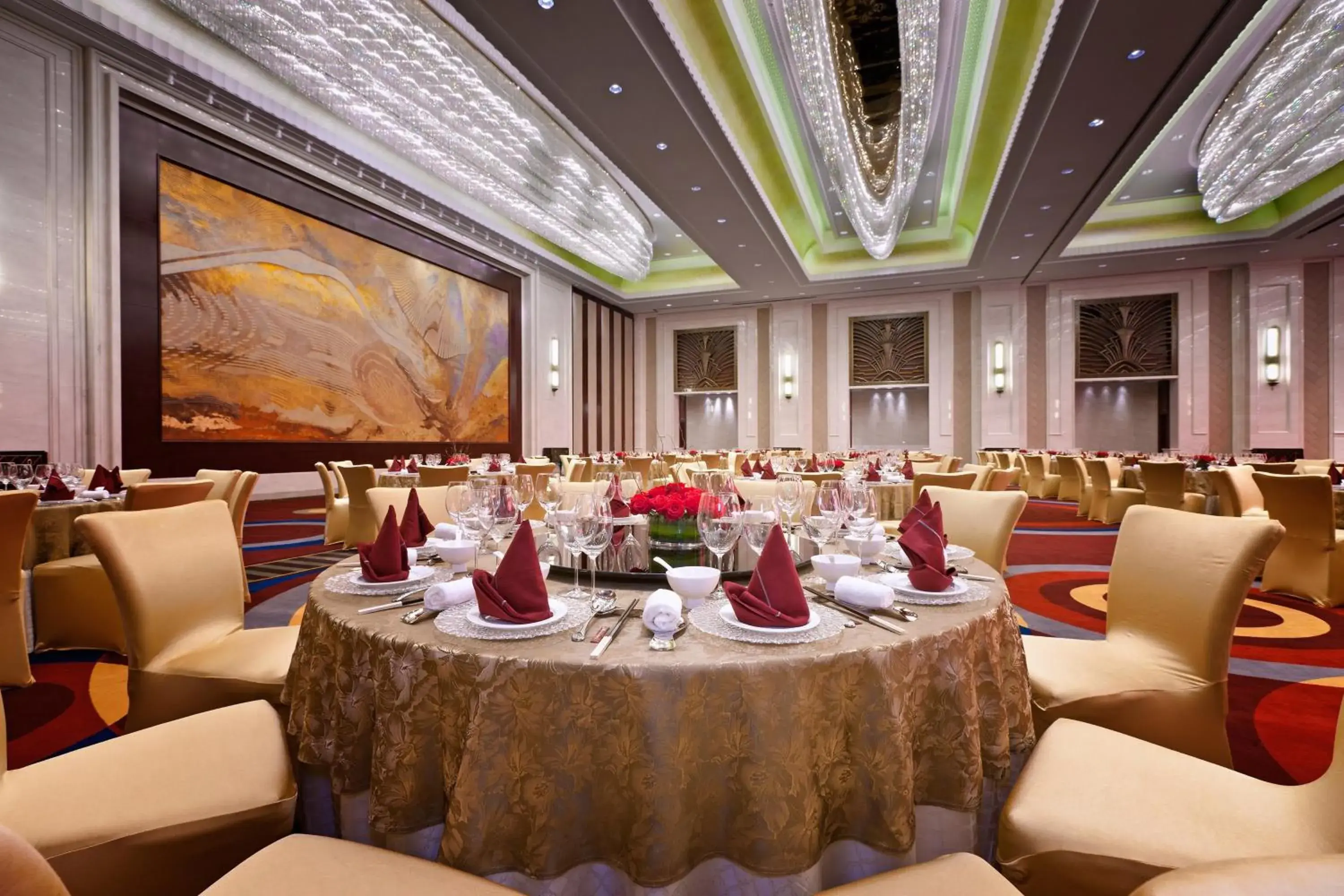 Meeting/conference room, Restaurant/Places to Eat in Sheraton Changzhou Wujin Hotel