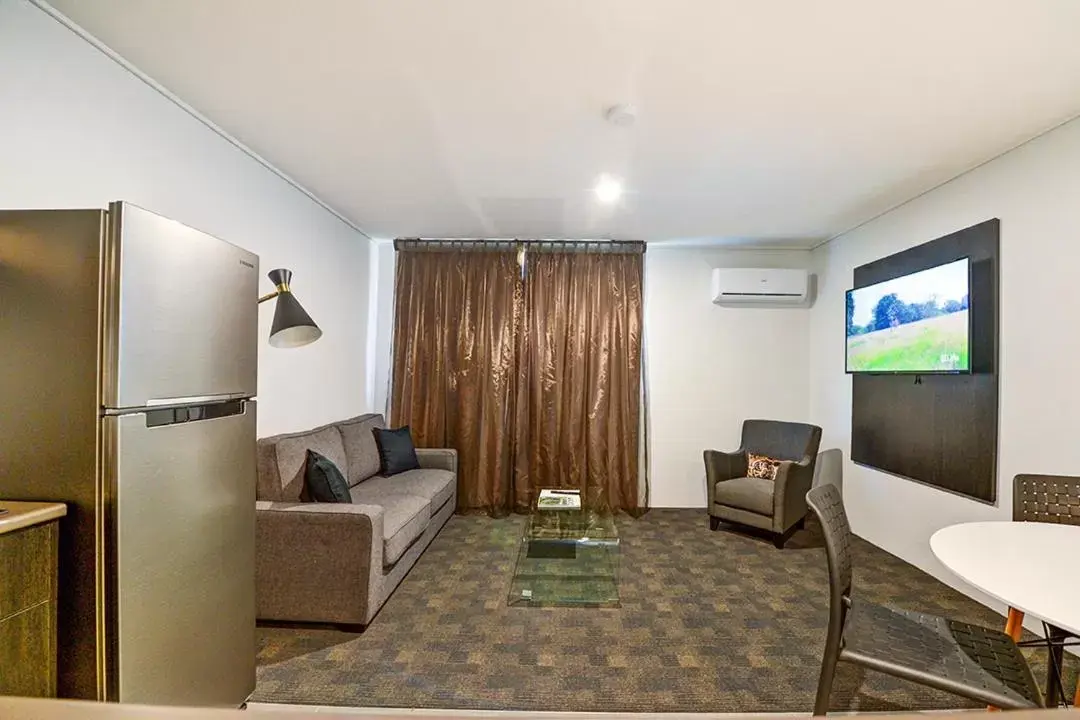 Living room, Seating Area in CBD Motor Inn