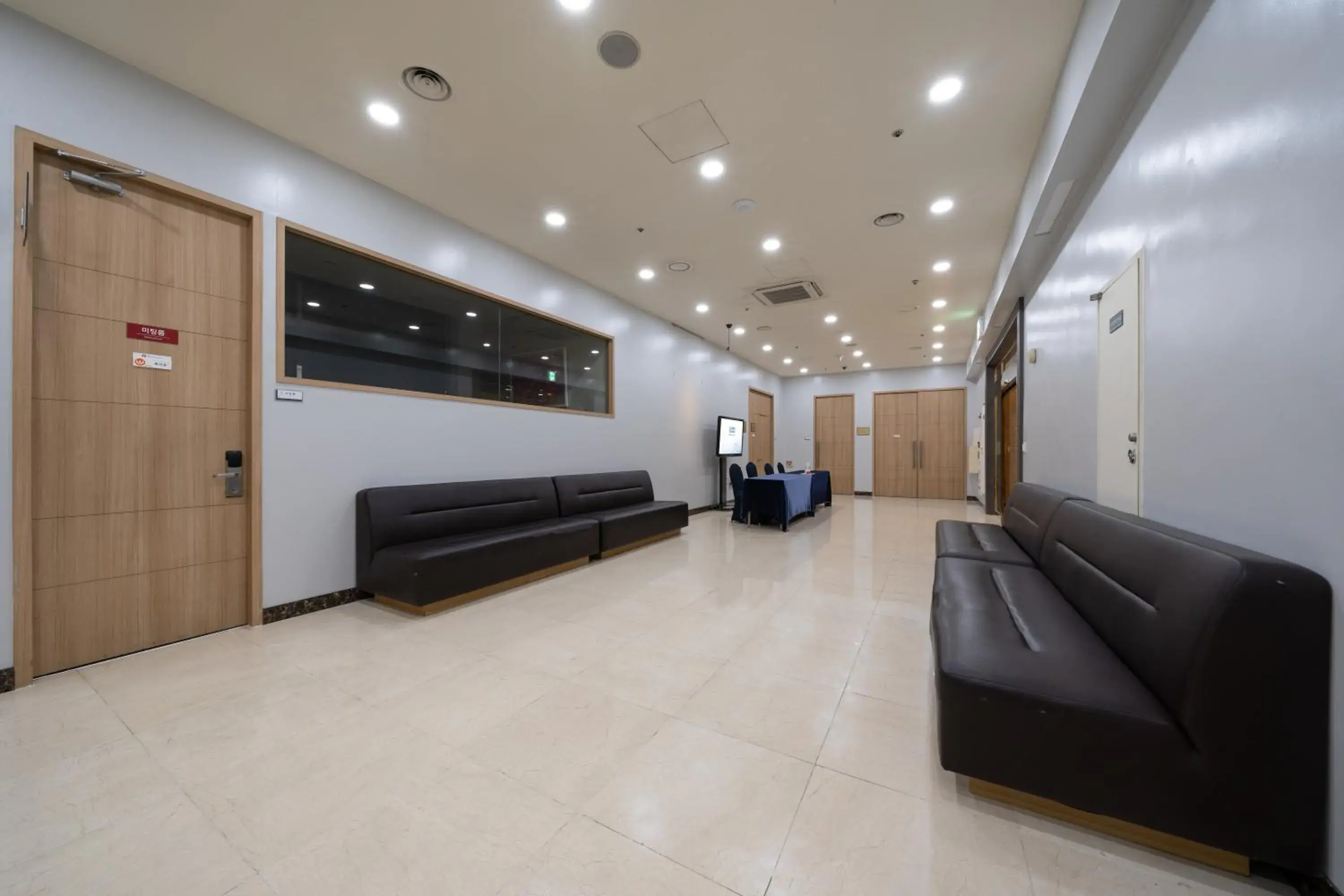 Lobby/Reception in Ramada by Wyndham Seoul Dongdaemun