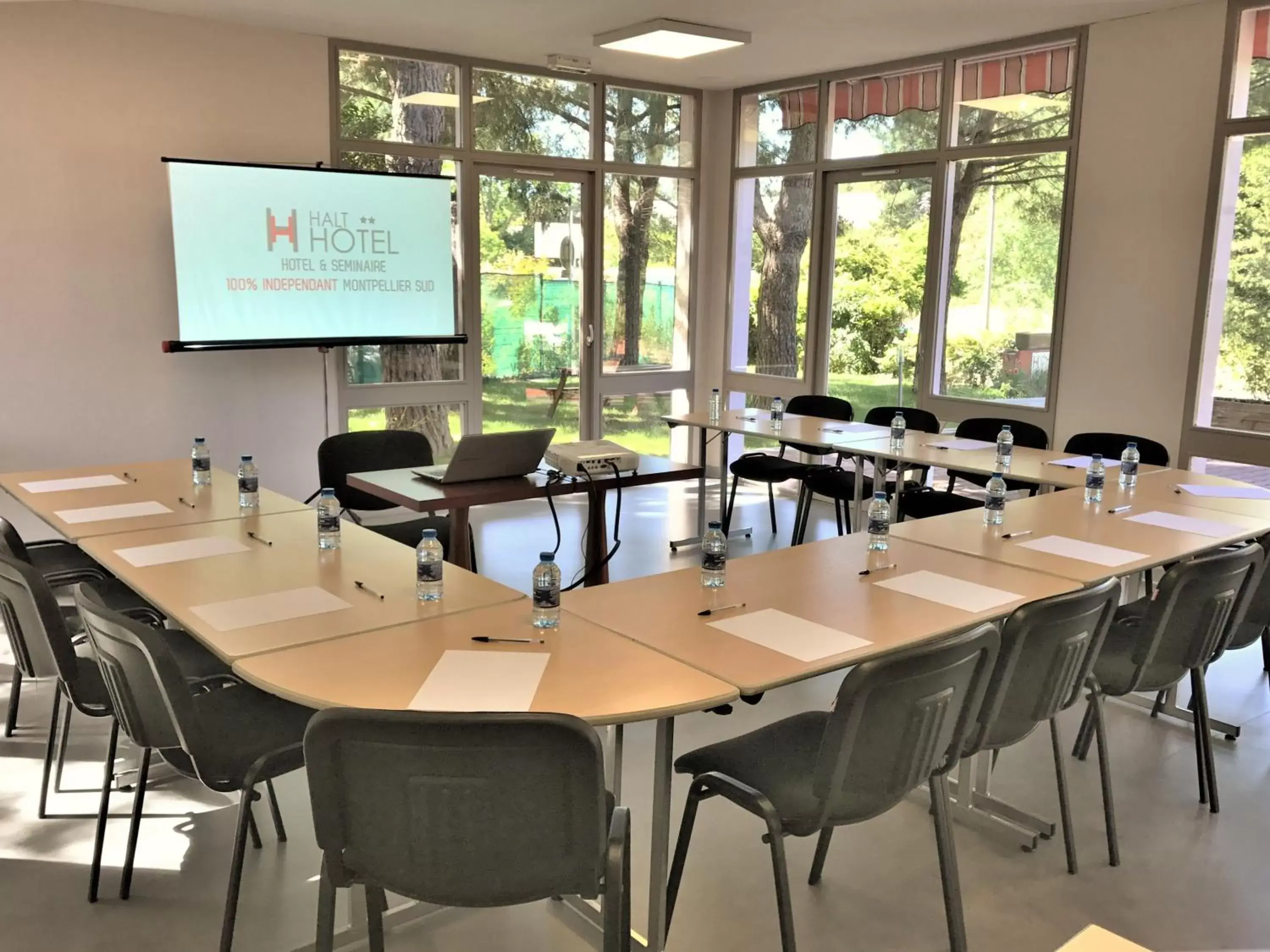Meeting/conference room in HALT HOTEL - Choisissez l'Hôtellerie Indépendante
