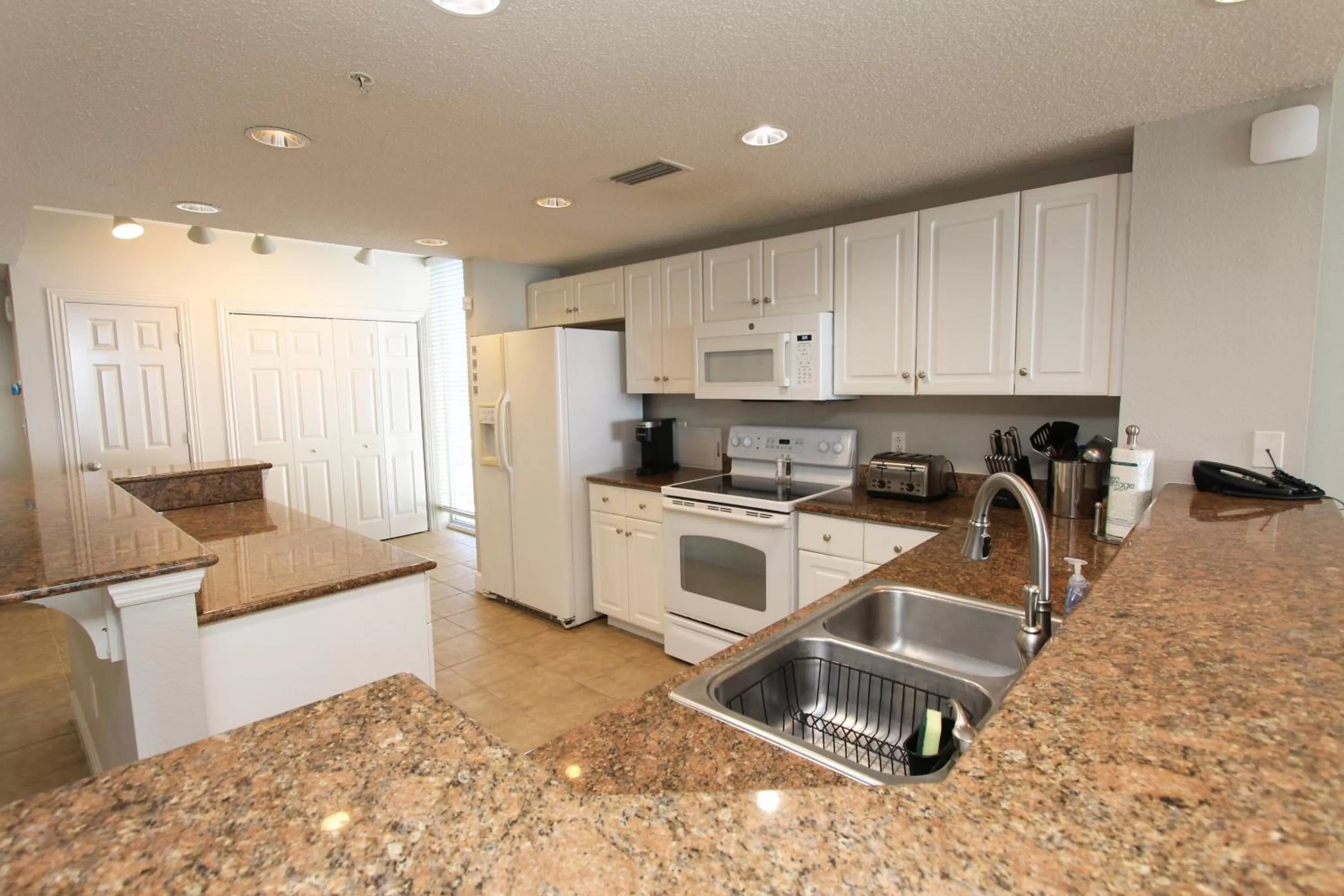 Kitchen or kitchenette, Kitchen/Kitchenette in Majestic Beach Resort, Panama City Beach, Fl