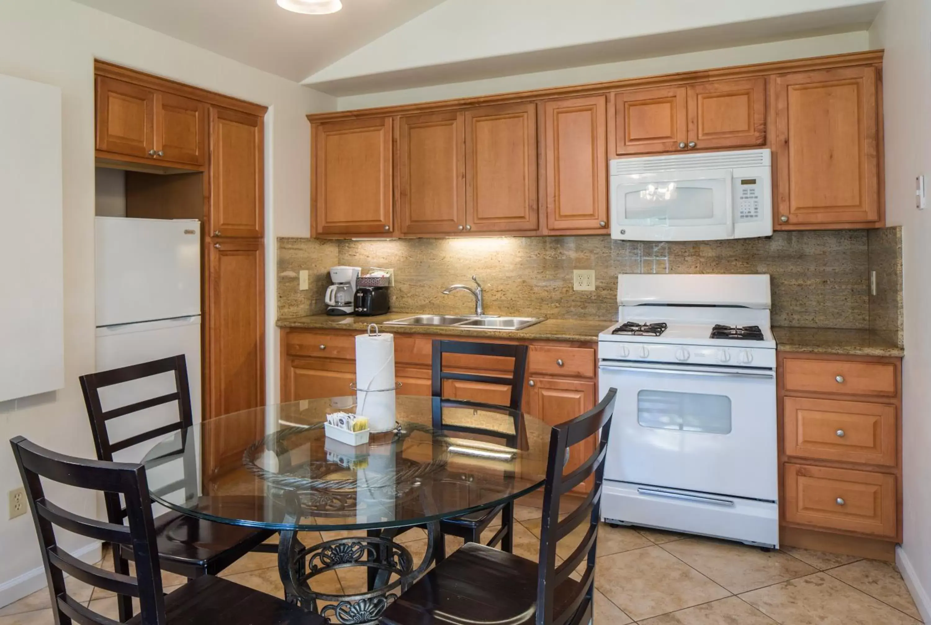 Kitchen or kitchenette, Kitchen/Kitchenette in Andril Fireplace Cottages