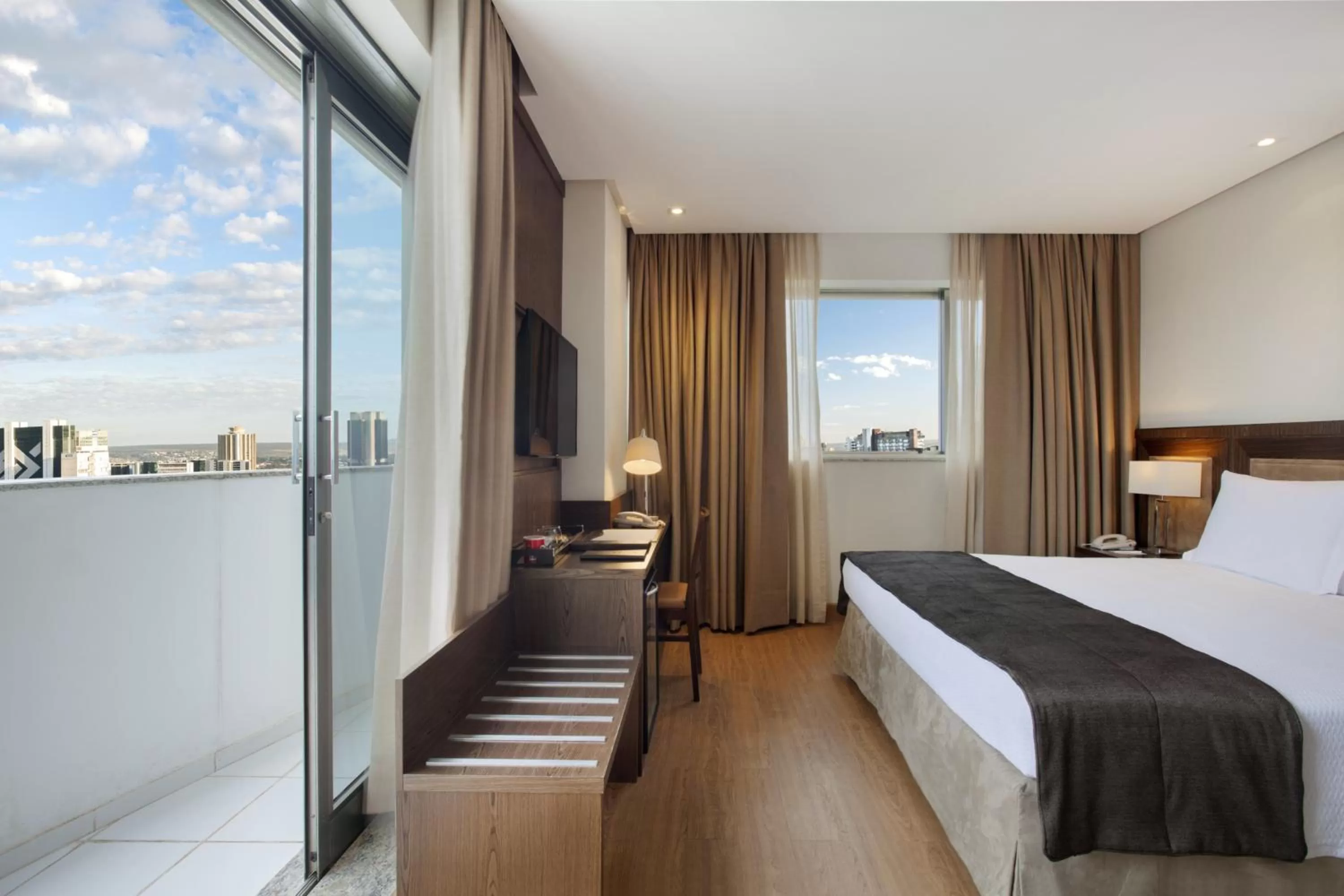 Photo of the whole room, Bed in Windsor Brasilia Hotel