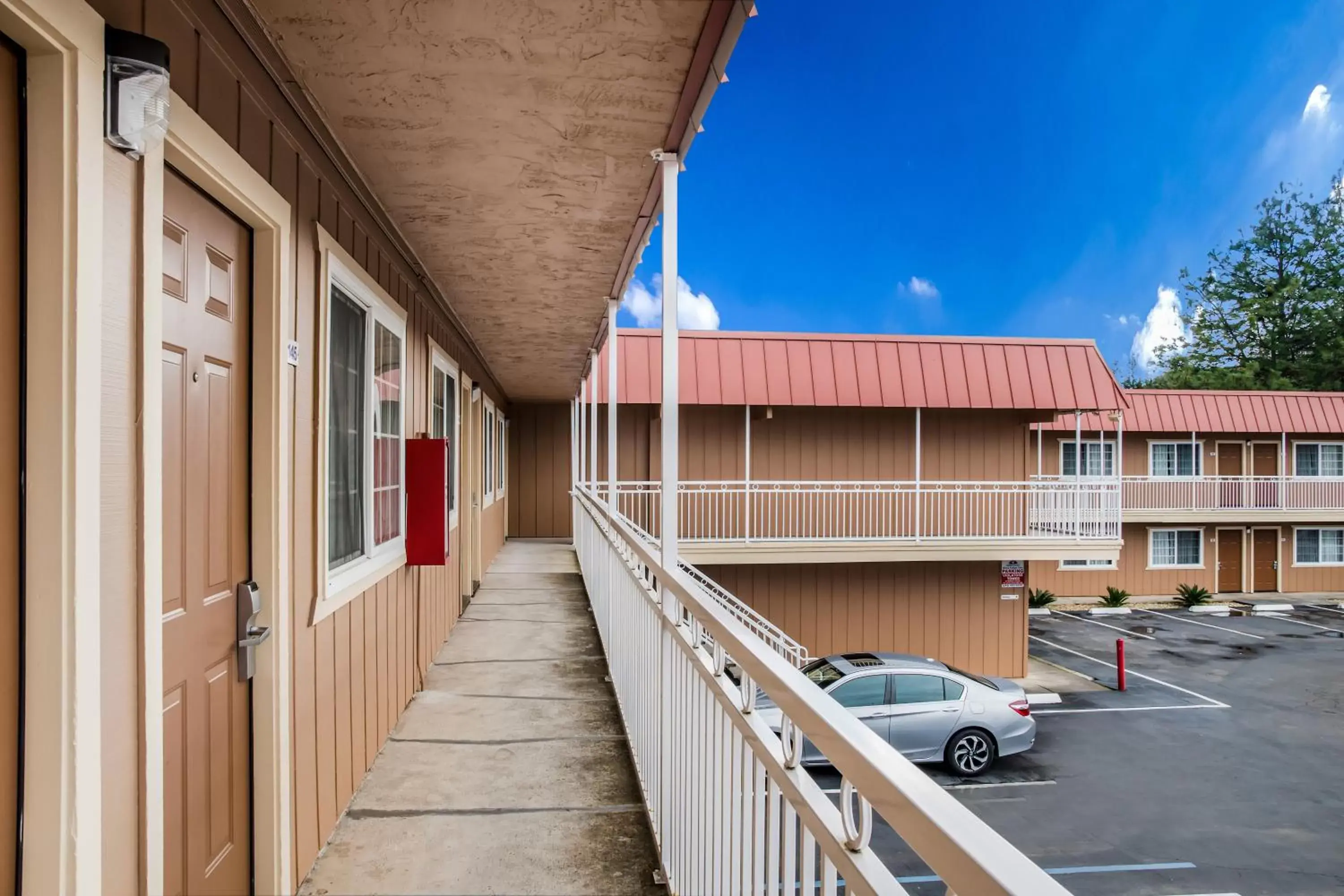 Balcony/Terrace in Americas Best Value Inn - Ukiah