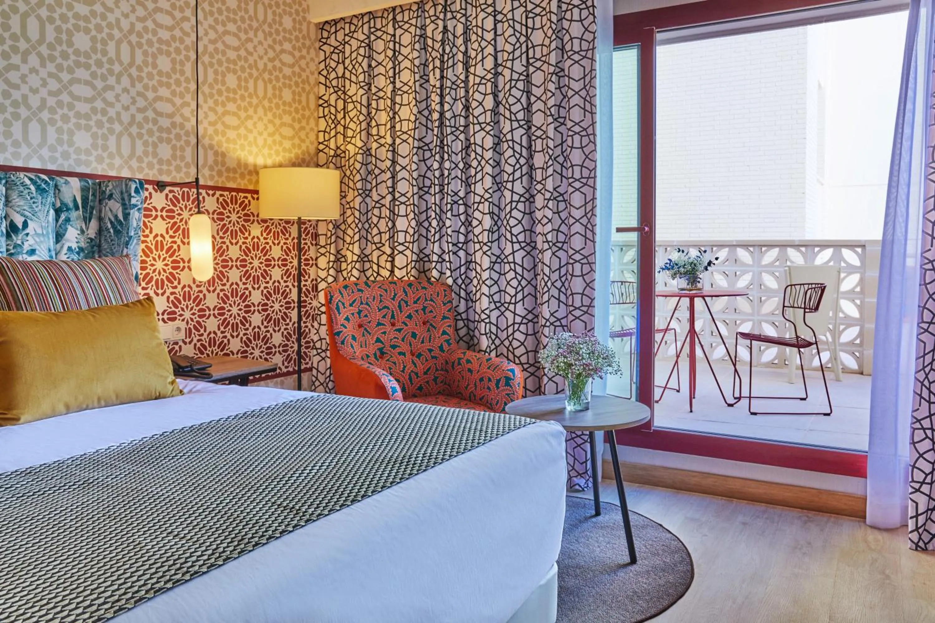 Photo of the whole room, Bed in Hesperia Sevilla