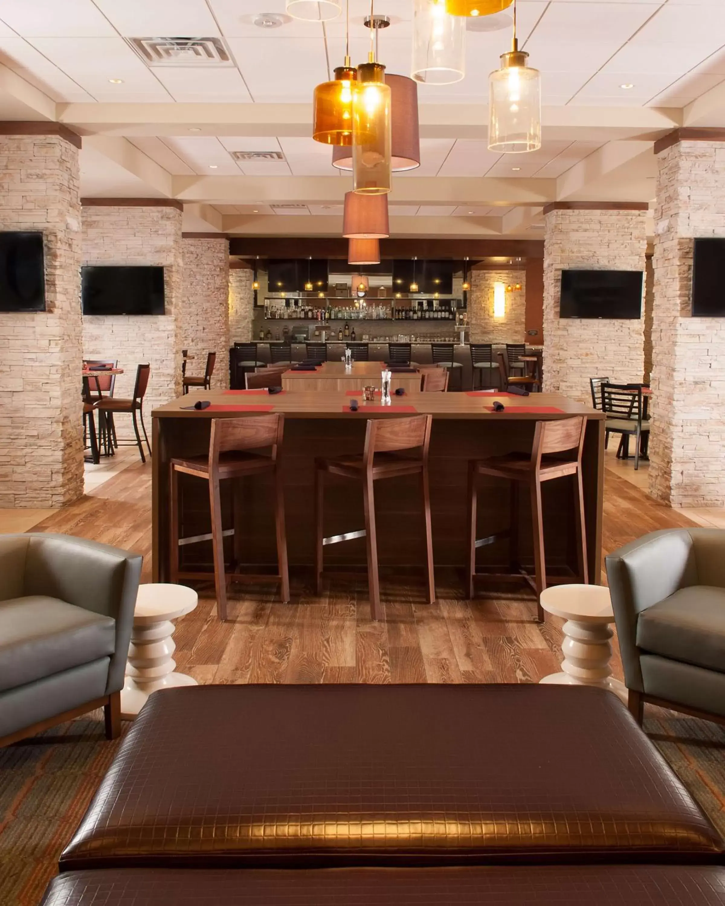 Lounge or bar, Lounge/Bar in Embassy Suites by Hilton Nashville Airport