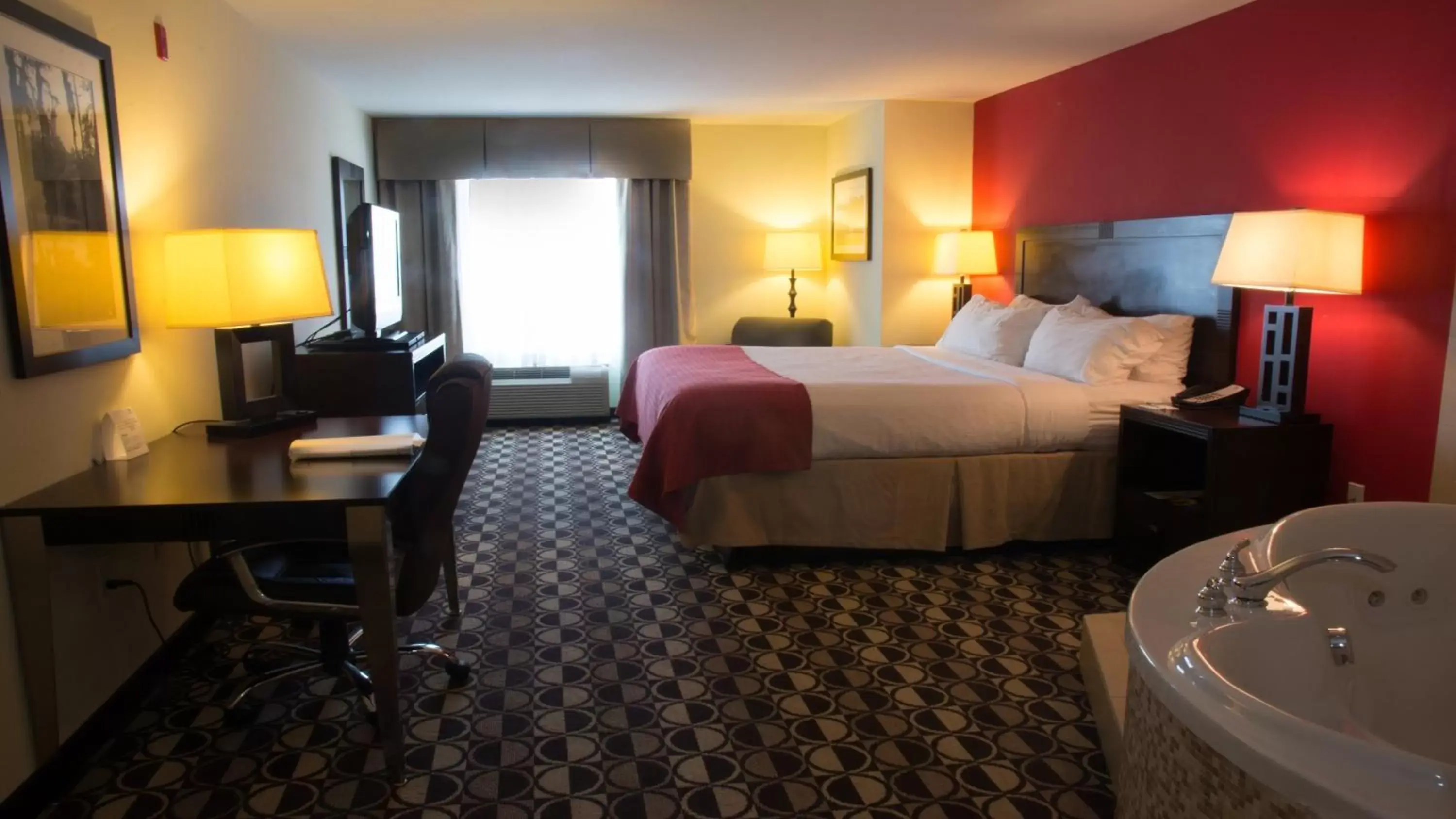 Bedroom, Bed in Holiday Inn Saint Louis-Fairview Heights, an IHG Hotel