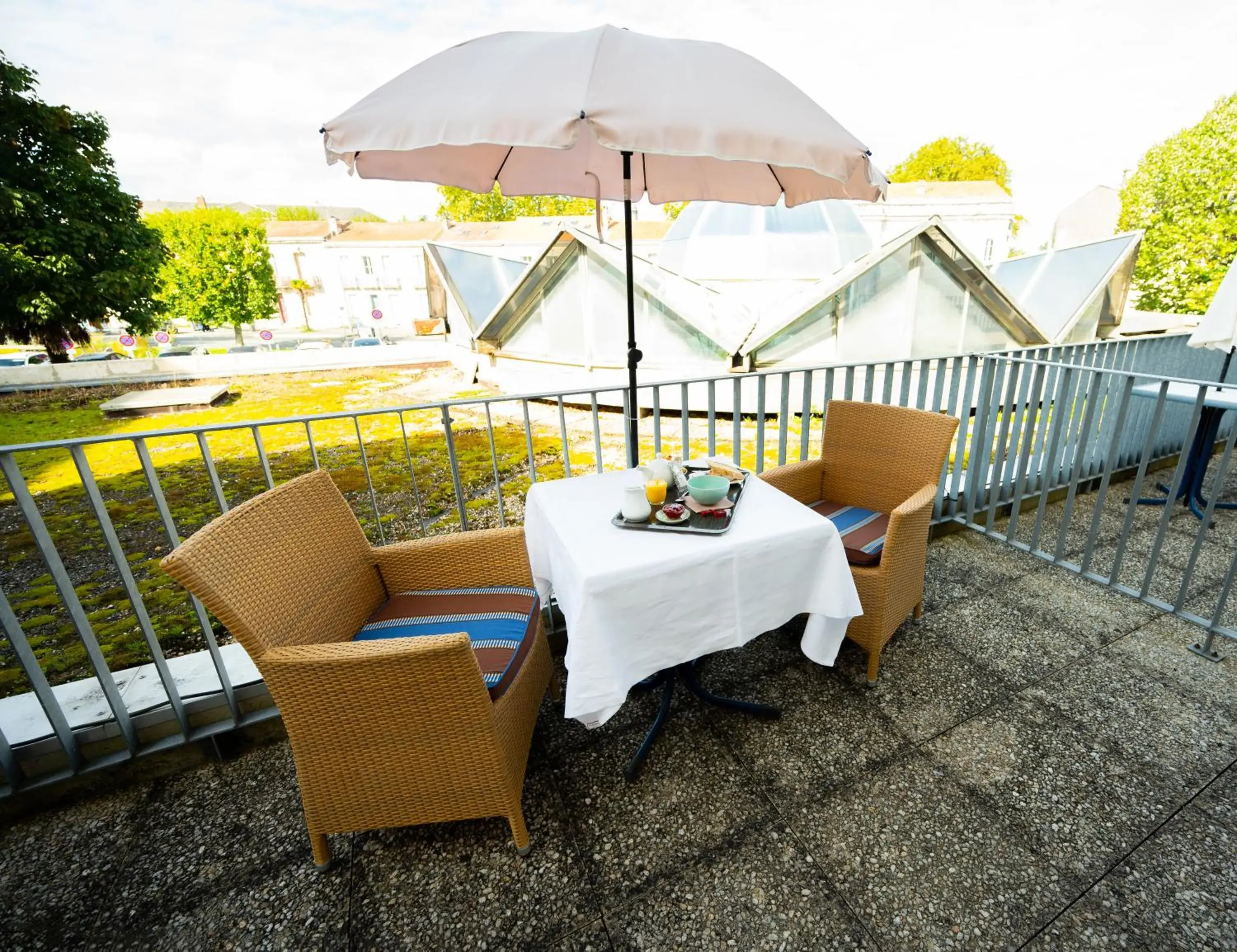 Balcony/Terrace in Hôtel & Restaurant des Remparts