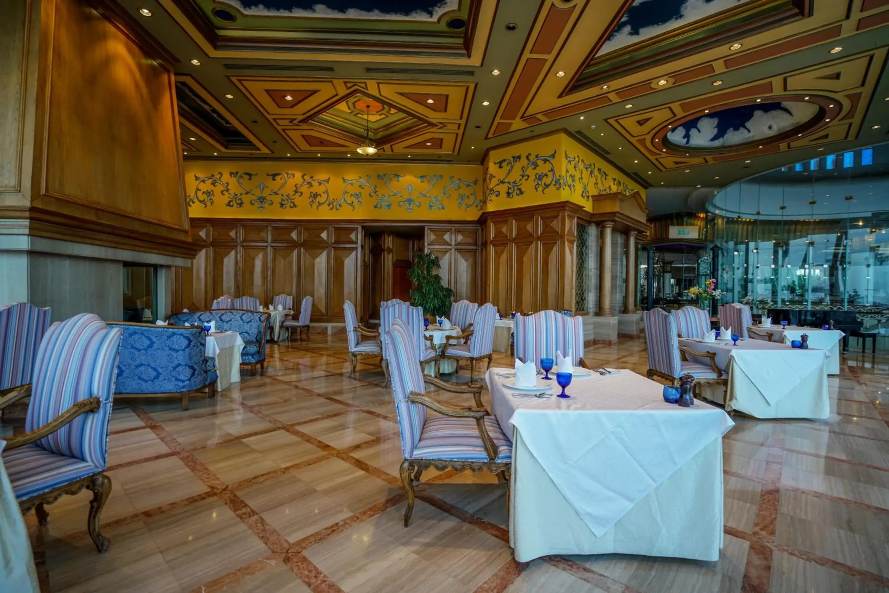 Restaurant/Places to Eat in Royal Monte Carlo Sharm Villas & Suites