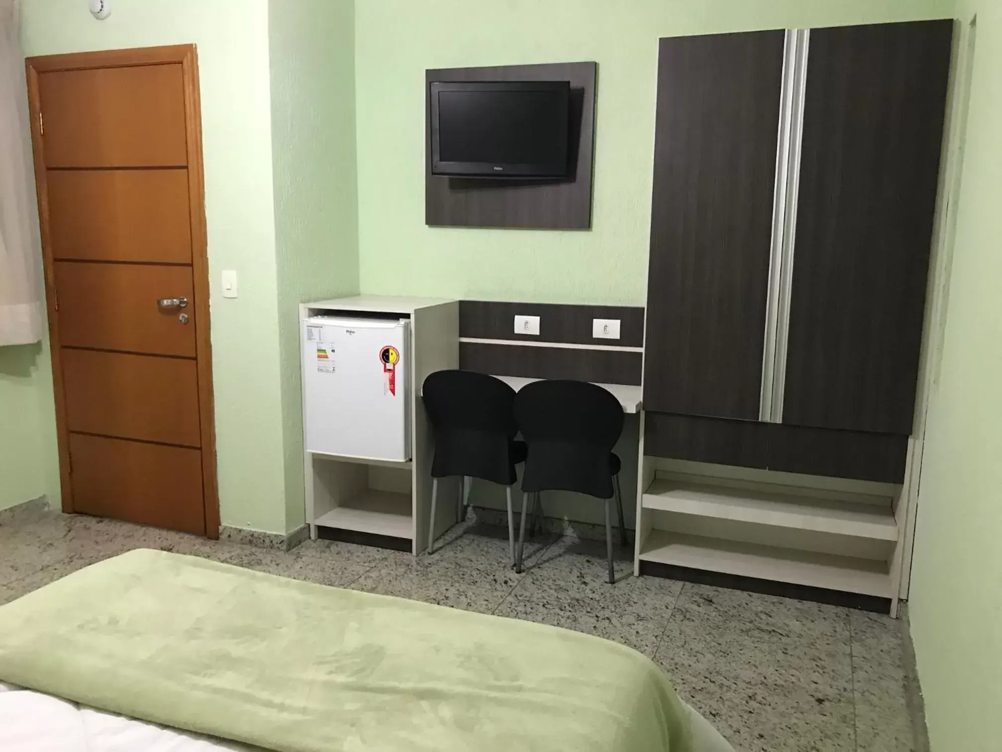 Bed, TV/Entertainment Center in Residencial Pantanal Santa Cruz