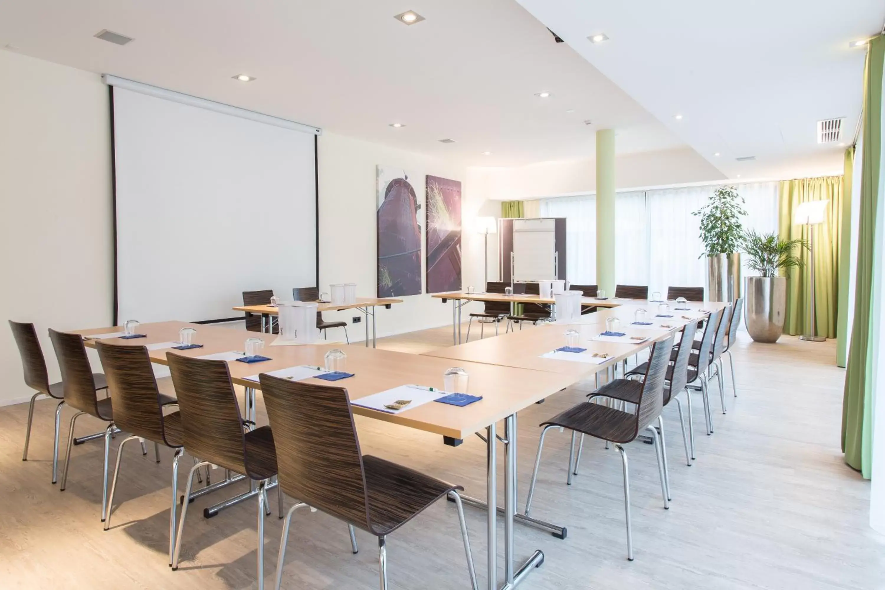 Meeting/conference room in Holiday Inn Express Neunkirchen, an IHG Hotel