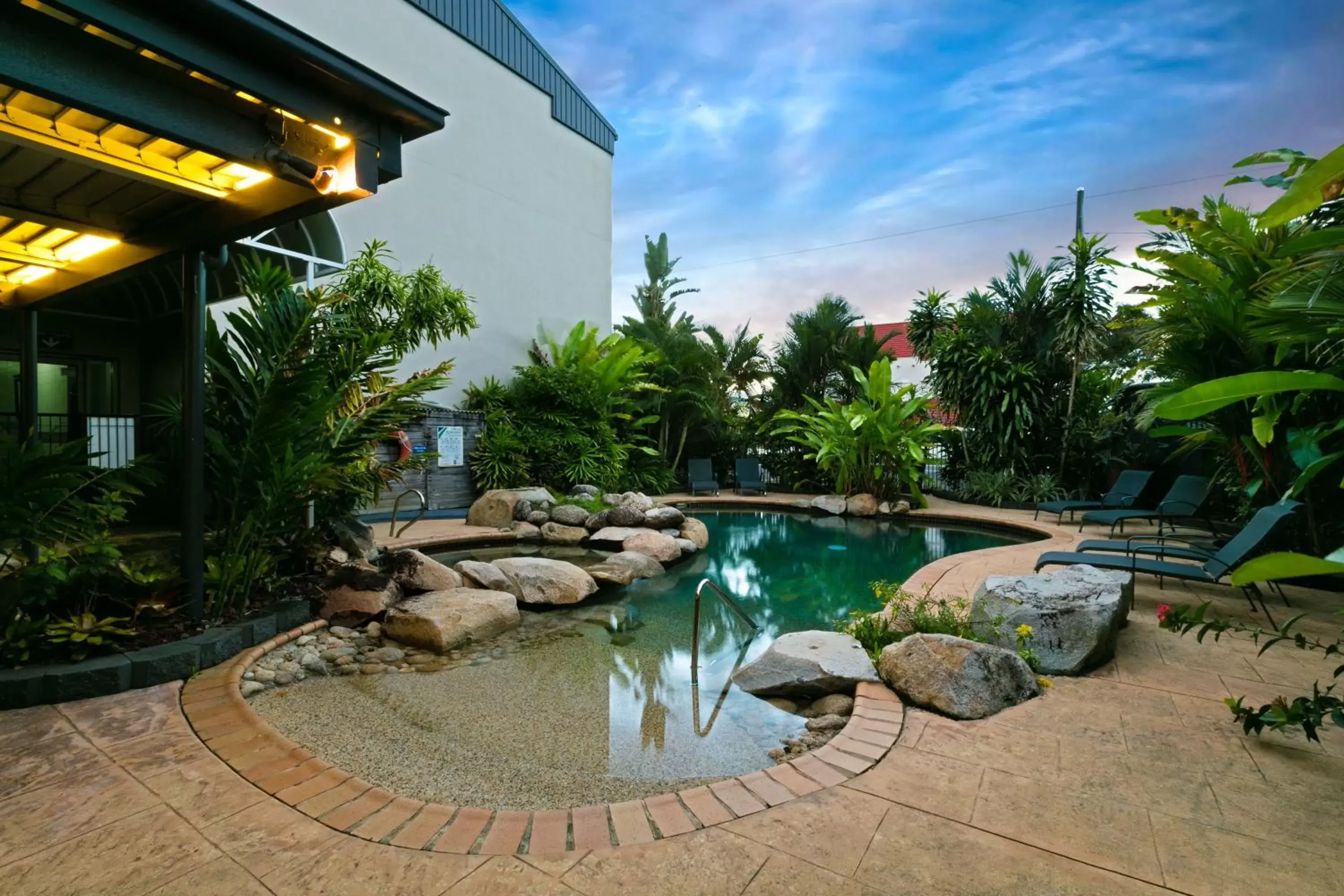 Property building, Patio/Outdoor Area in Cascade Gardens