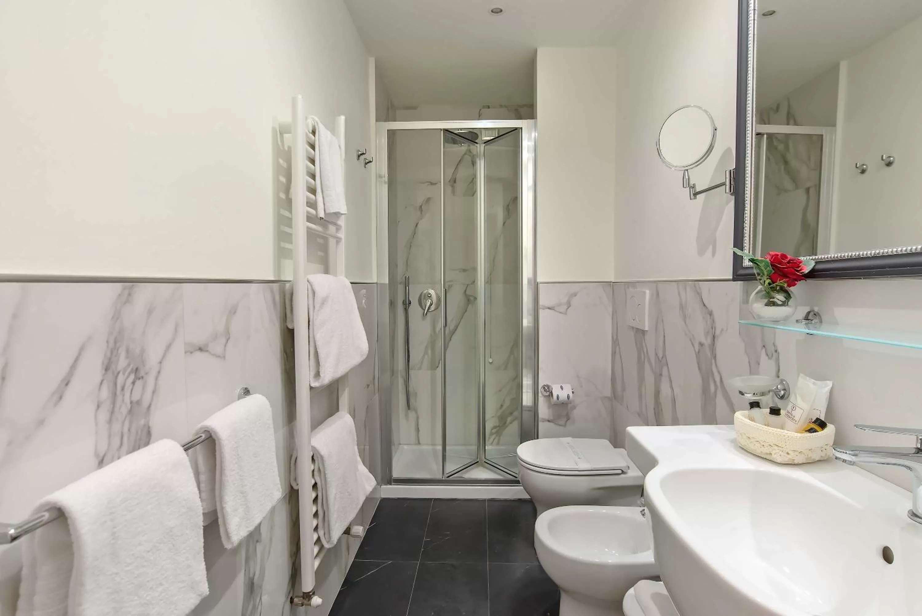 Bathroom in Hotel Accademia