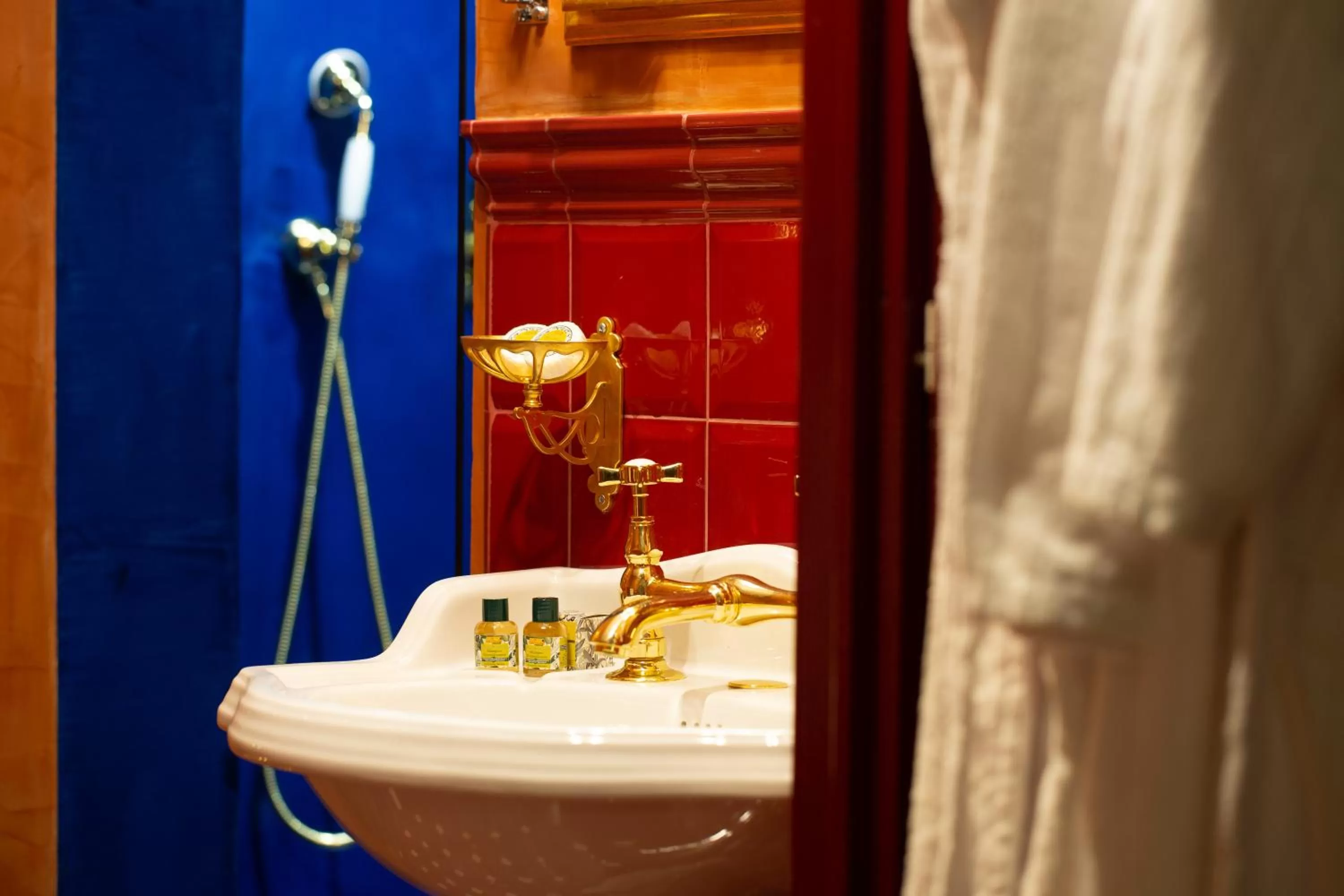 Bathroom in Boutique B&B Torre de' Conti